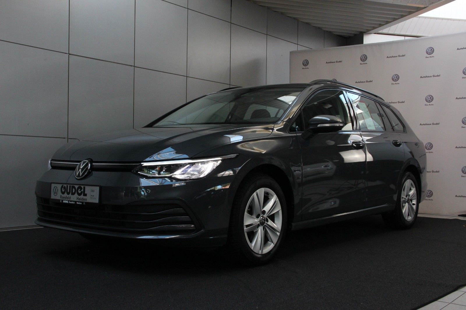 Volkswagen Golf 8 Life 1.5 TSI - Samsaru's Car Outlet