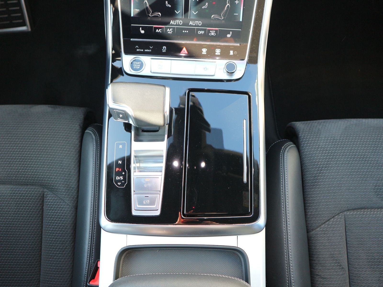 Audi Q7 S line 55 TFSI quattro 7-SITZER*AHK*PANO*STHZ