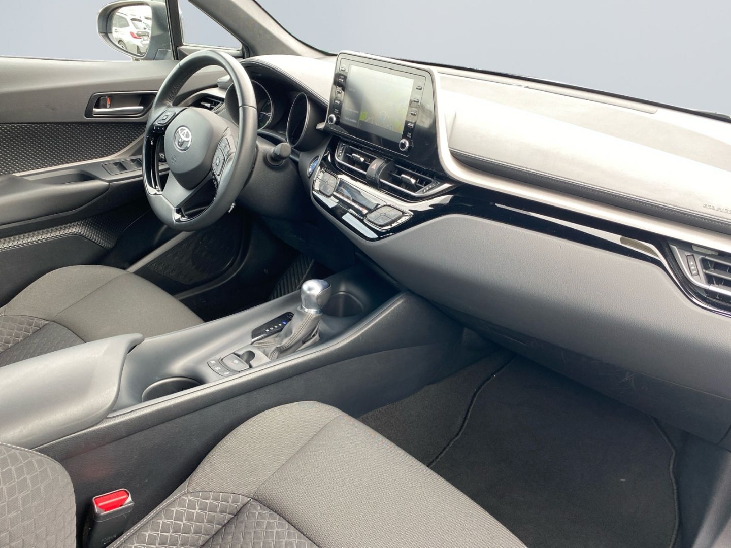 Toyota C-HR 1.8 Hybrid Business-Edition - Samsaru's Car Outlet