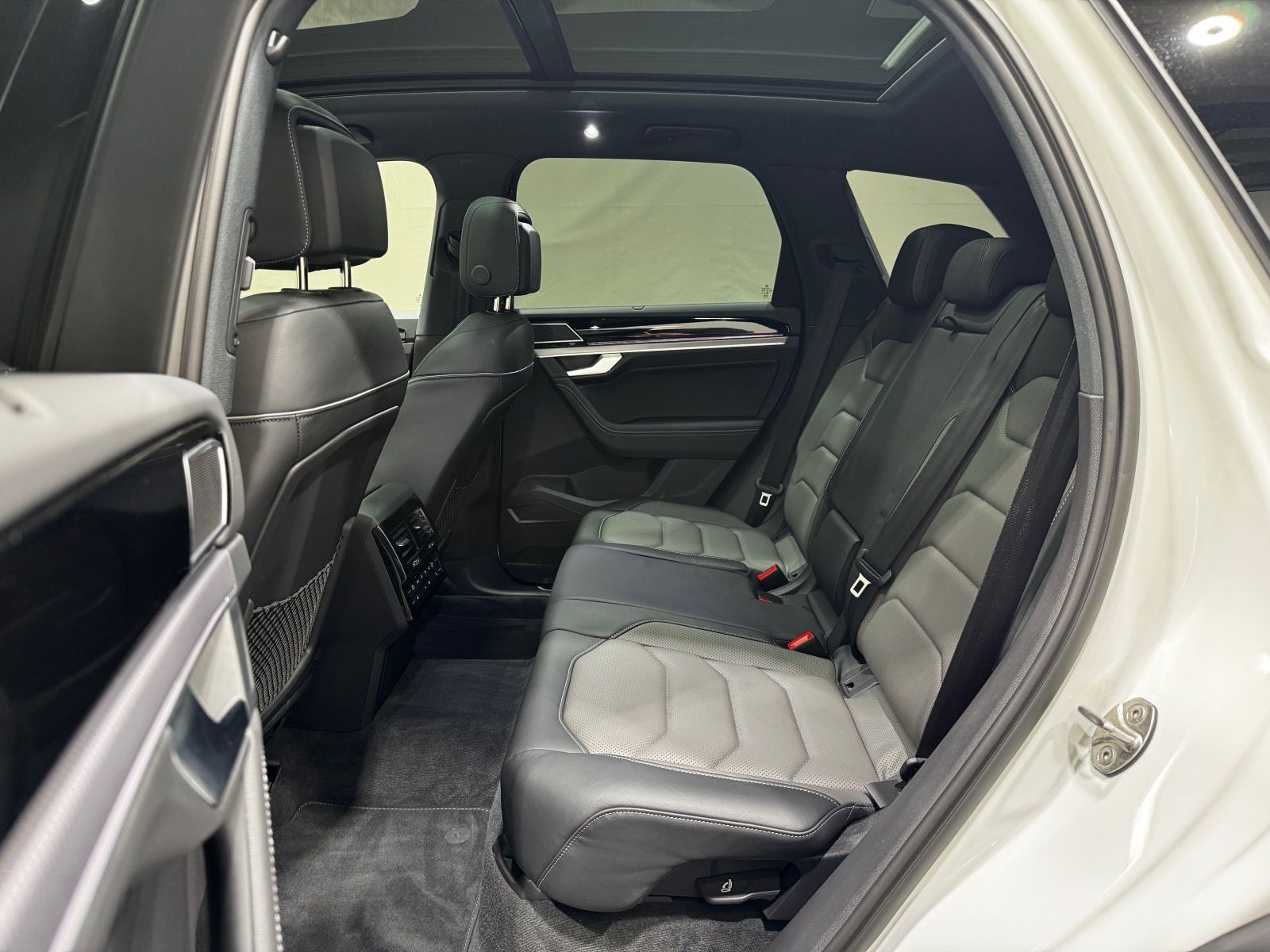Volkswagen Touareg R-Line Black Style | MATRIX PANO LUFT