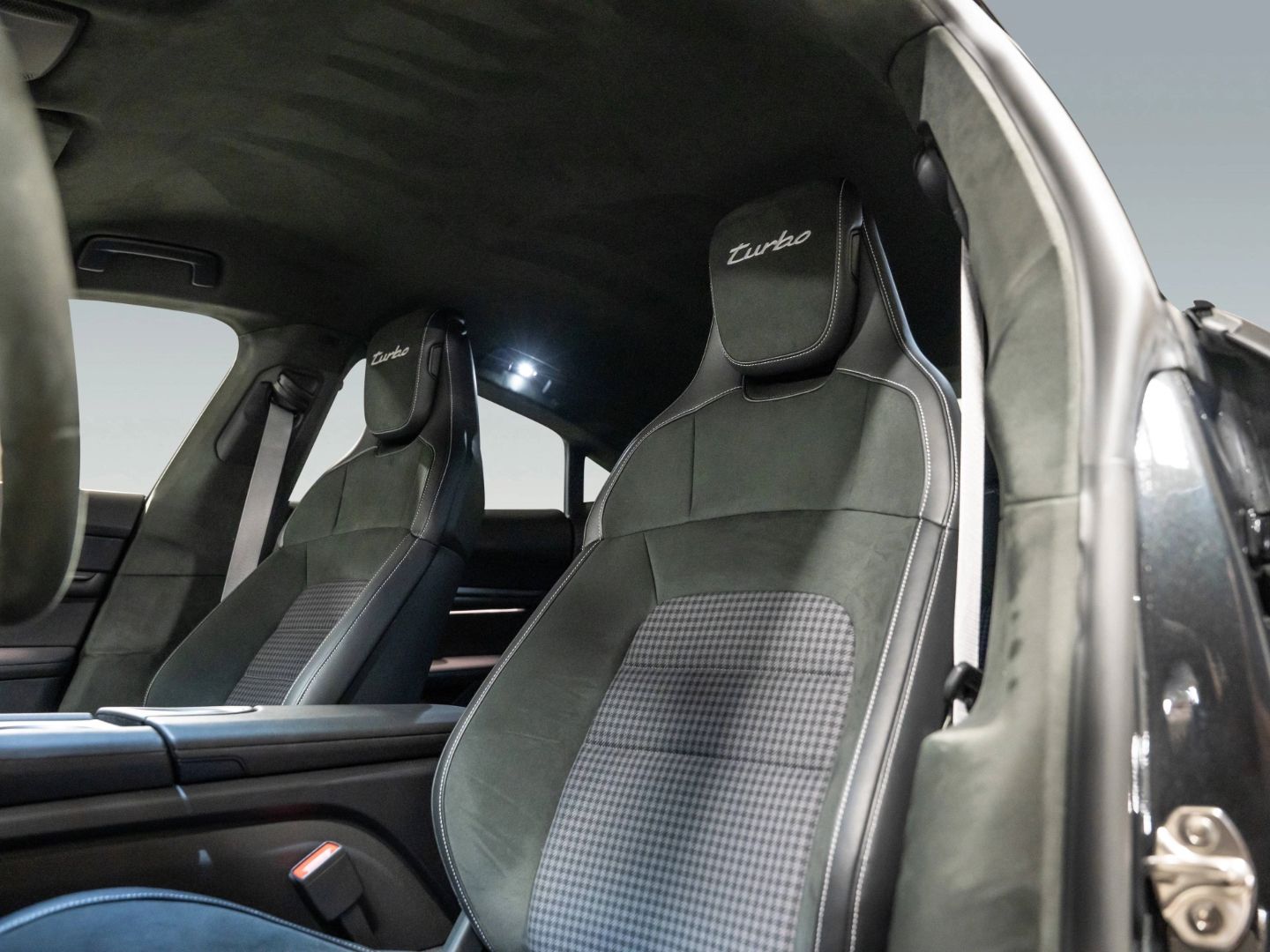 Porsche Taycan Turbo Burmester InnoDrive Massage HD-Matr