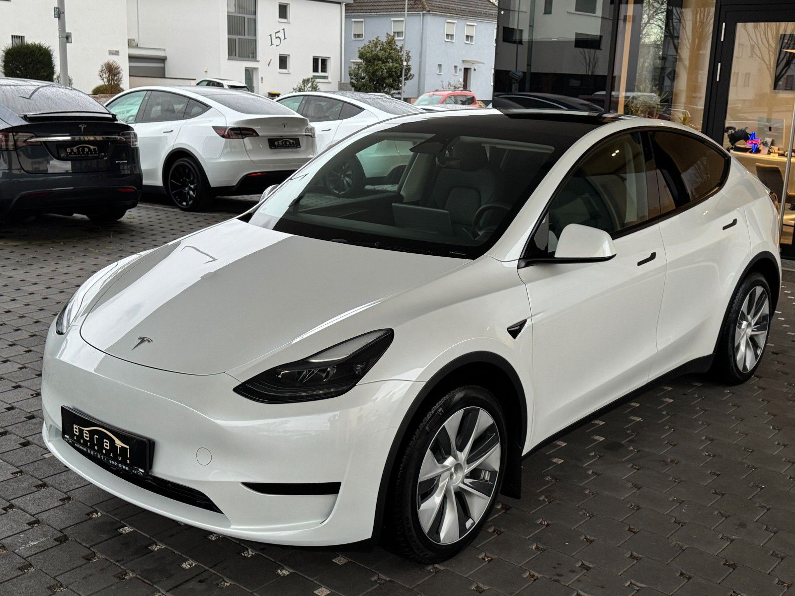 Tesla Model Y Premium Lang Range Allrad/581km 93% /AHK