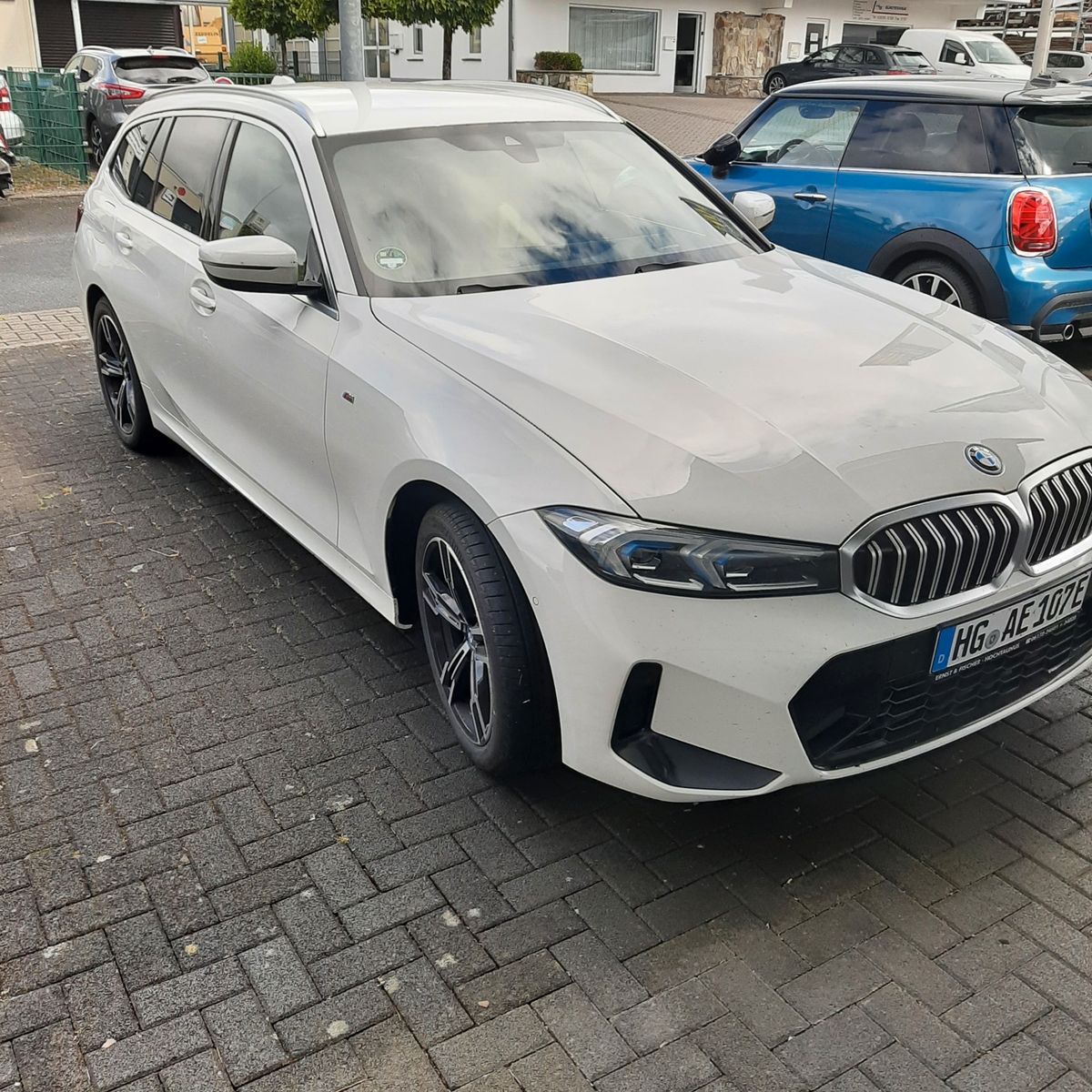 BMW 330e M-Sport - Samsaru's Car Outlet