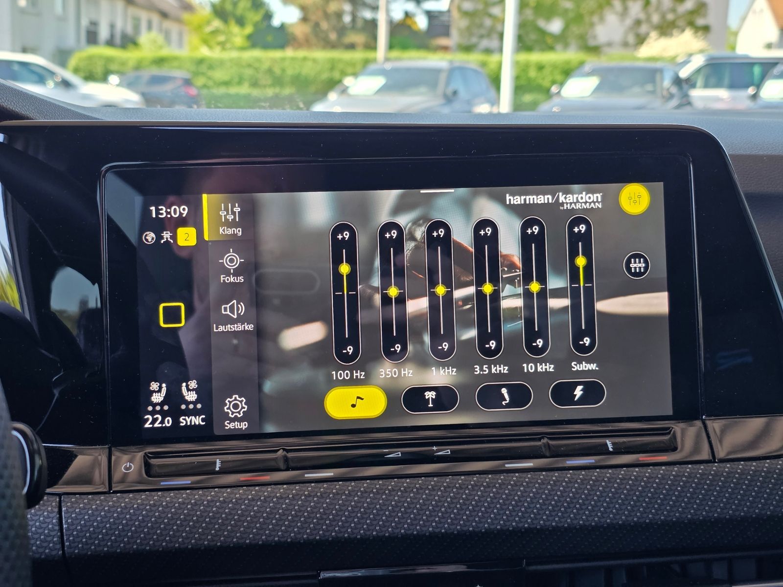 Volkswagen Golf VIII R 2.0 TSI DSG - Samsaru's Car Outlet