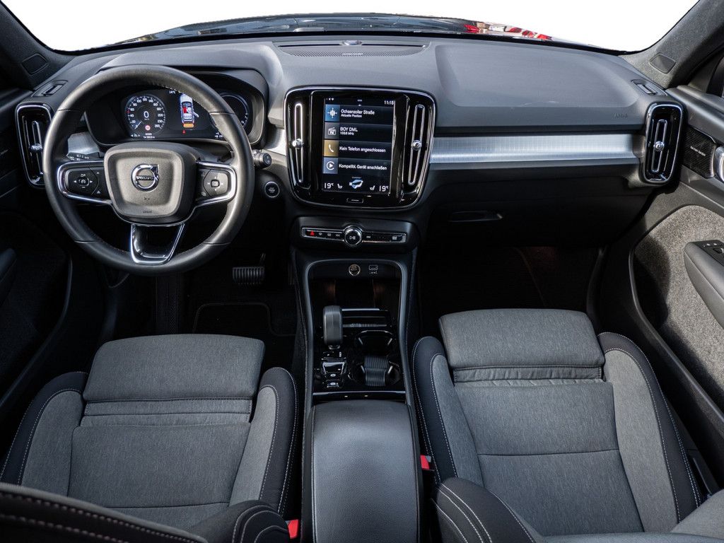 Volvo XC40 T5 Plus Dark Recharge Plug-In Hybrid / AHK