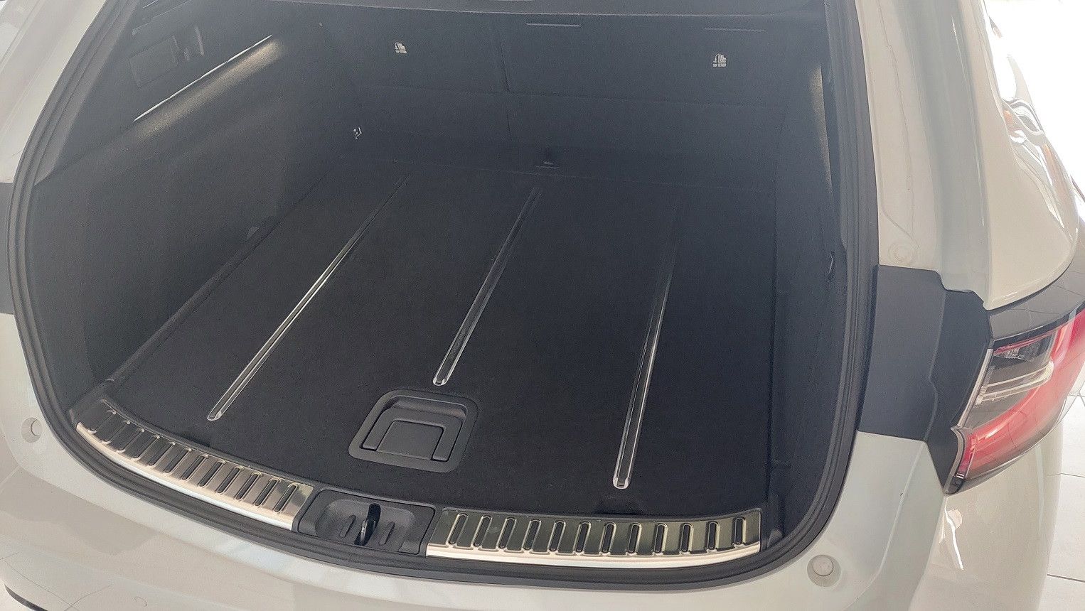 Toyota Corolla Touring Sports 2.0 Hybrid GR Sport - Samsaru's Car Outlet
