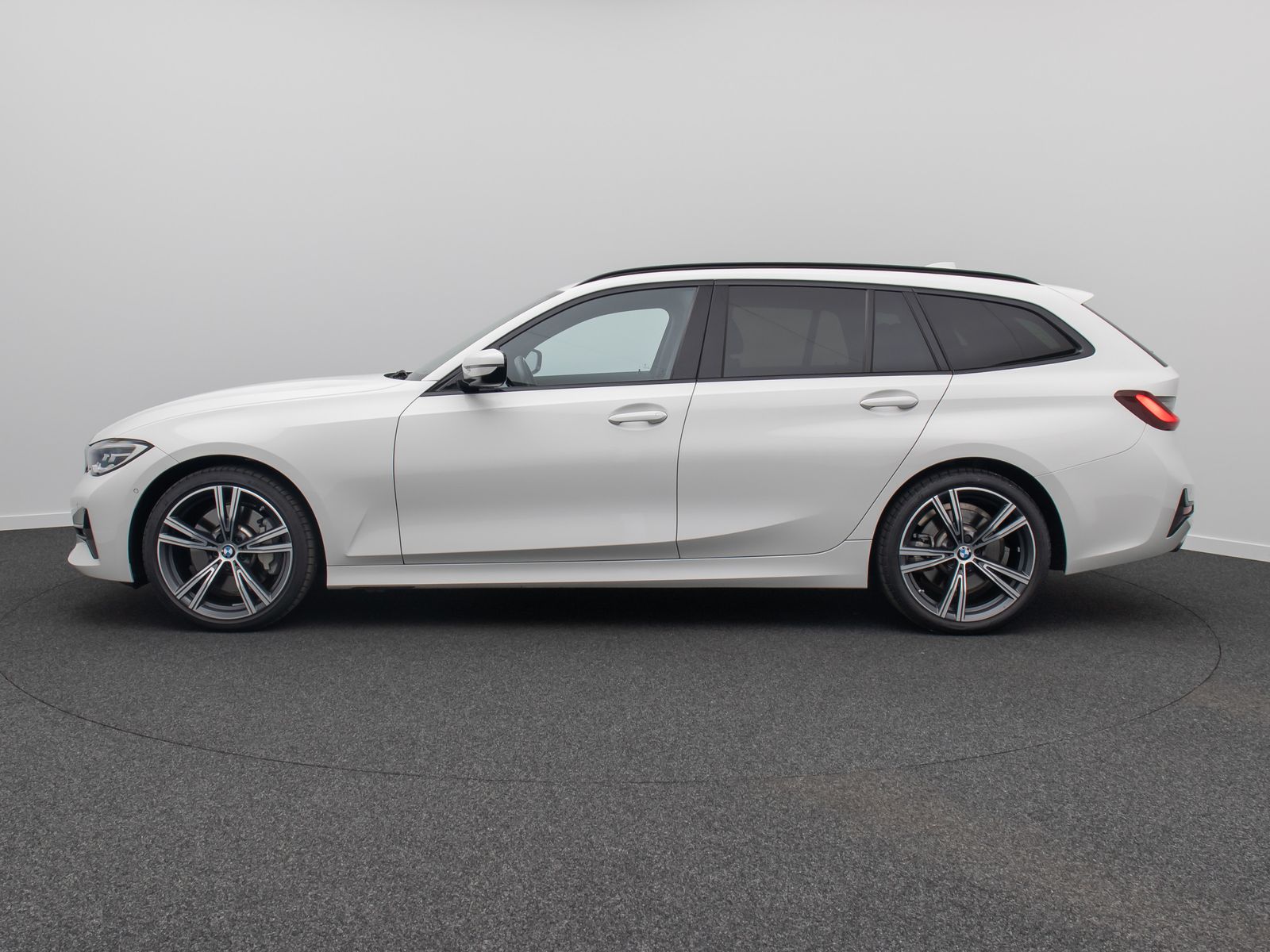 BMW 330i Sport Line - Samsaru's Car Outlet
