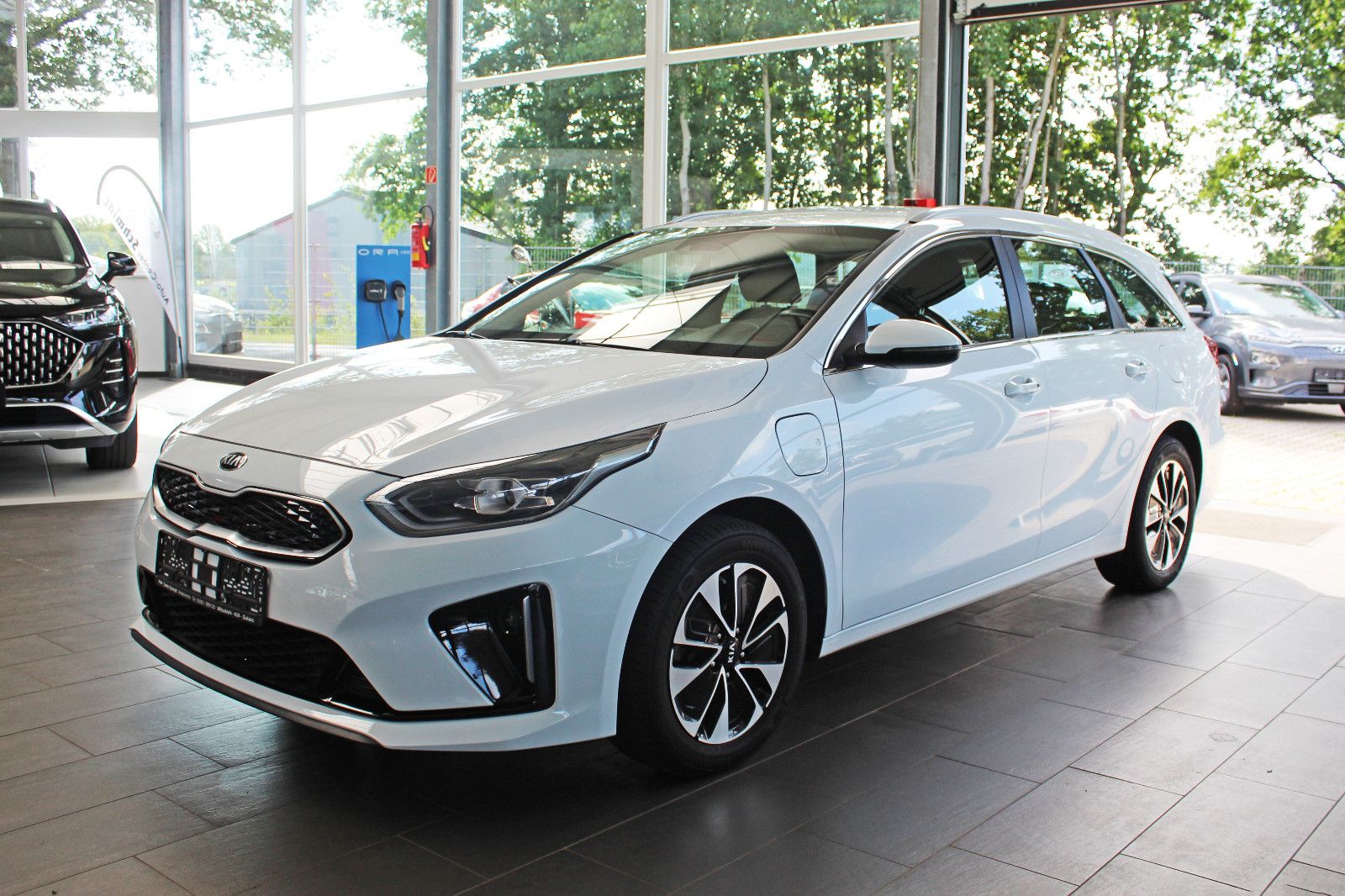 Kia Ceed Sportswagon Plug-in Hybrid Vision - Samsaru's Car Outlet
