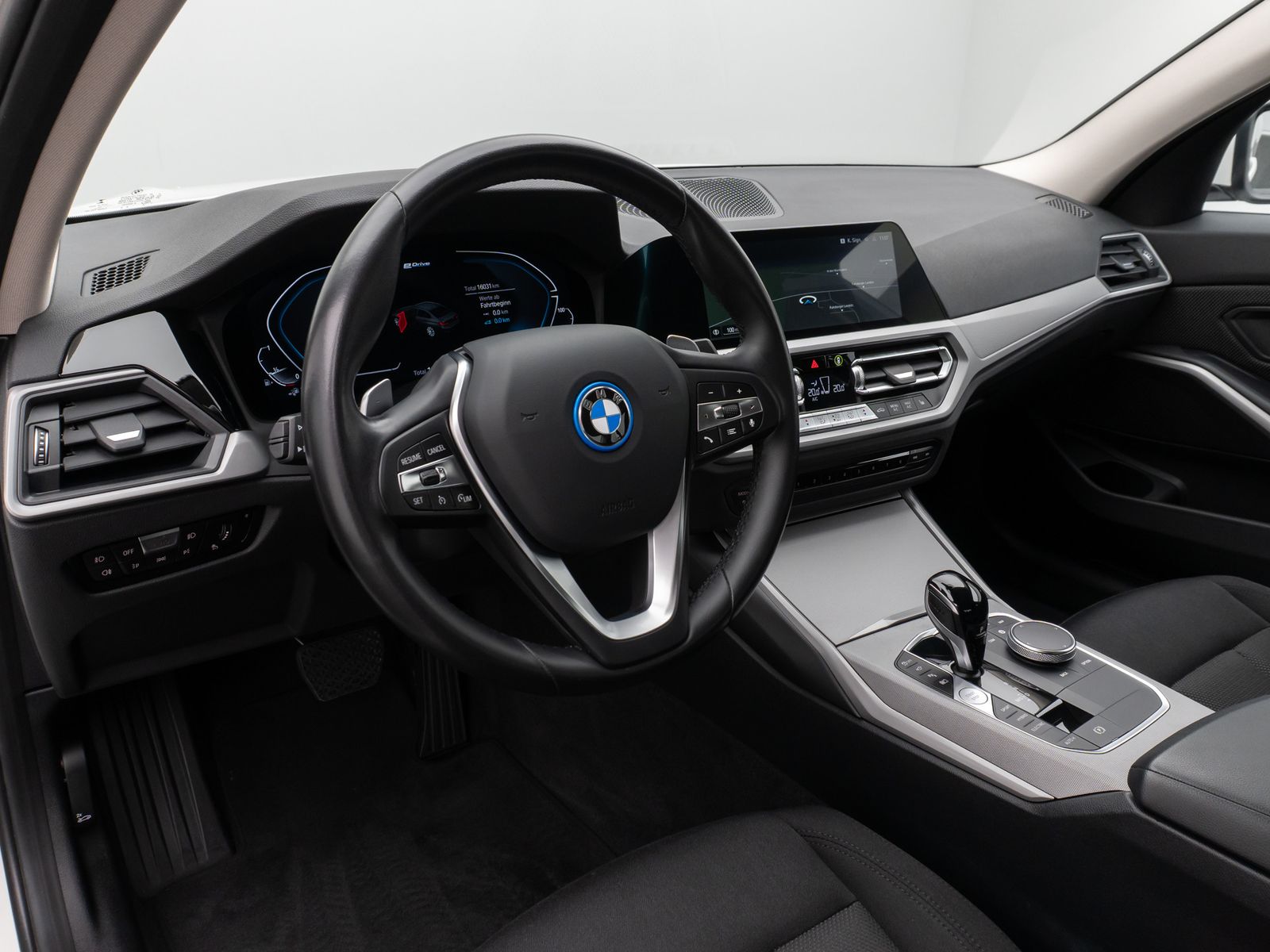 BMW 320e - Samsaru's Car Outlet