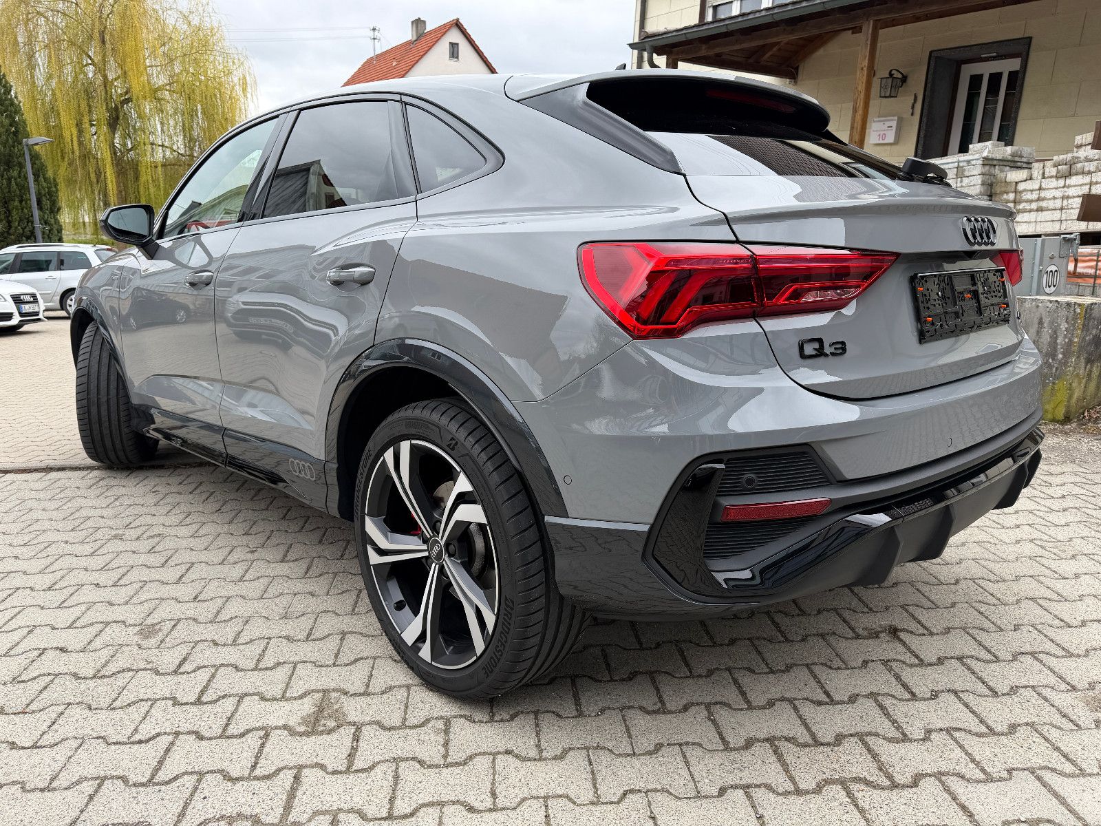 Audi Q3 Sportback 40 TFSI quattro S line, fast VOLL