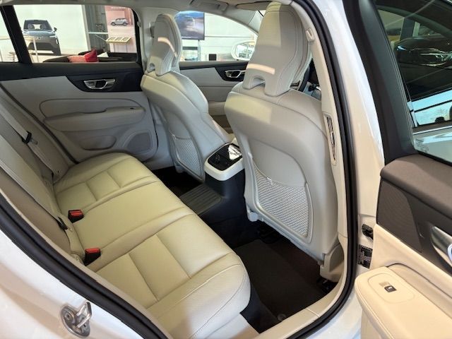 Volvo V60 Ultra Bright Recharge Plug-In Hybrid AWD T8