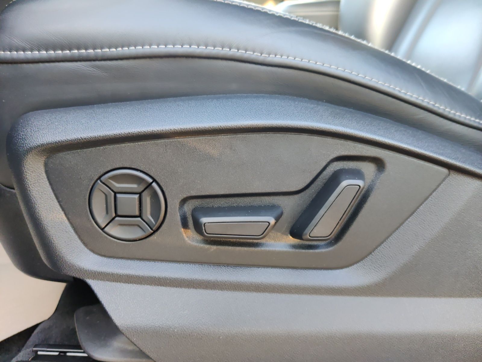 Audi Q8 55 TFSI e q. Tiptr. S-Line - Samsaru's Car Outlet