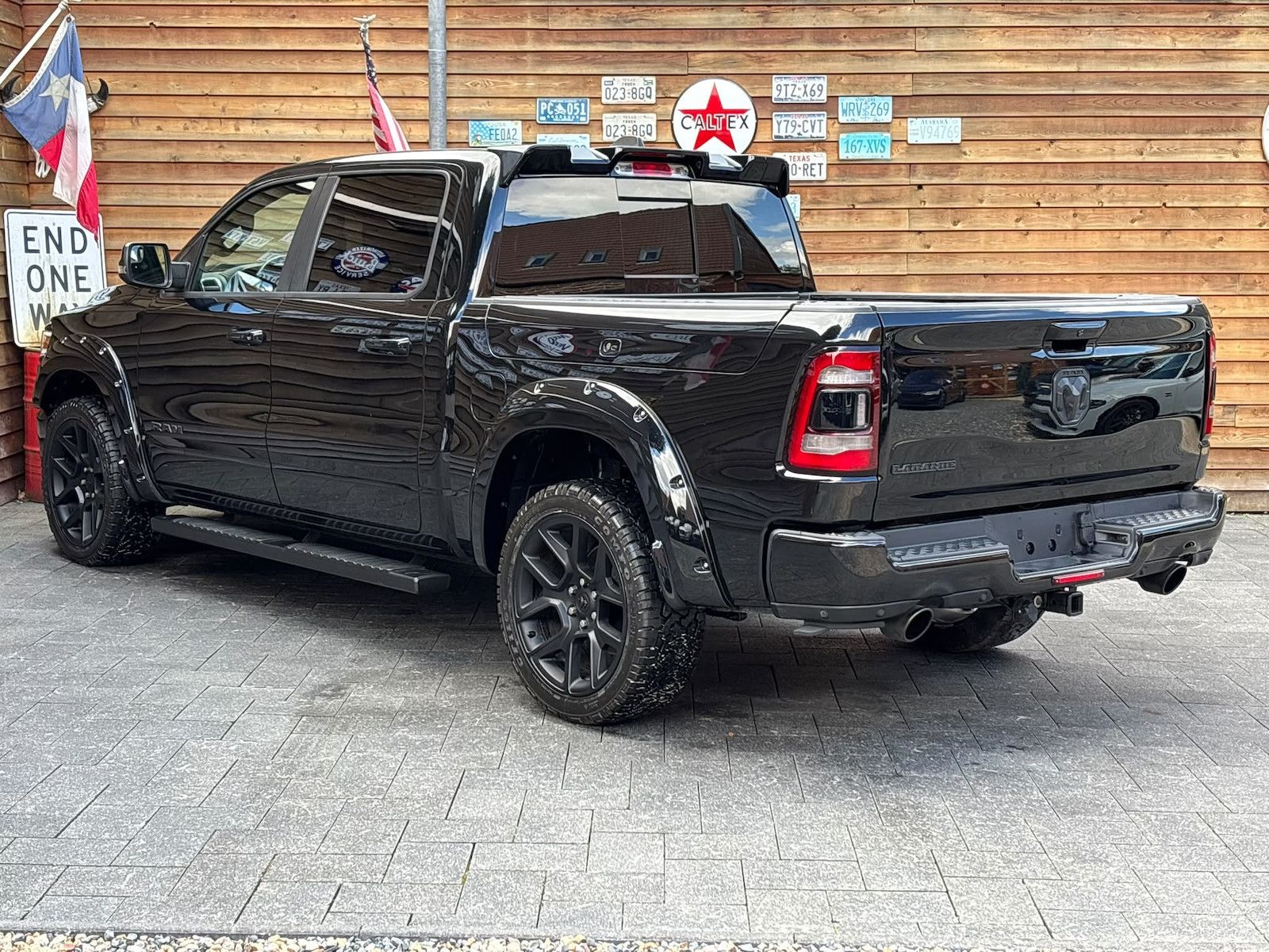 Dodge RAM 1500 Laramie Night Rambox 360° Alpine LPG