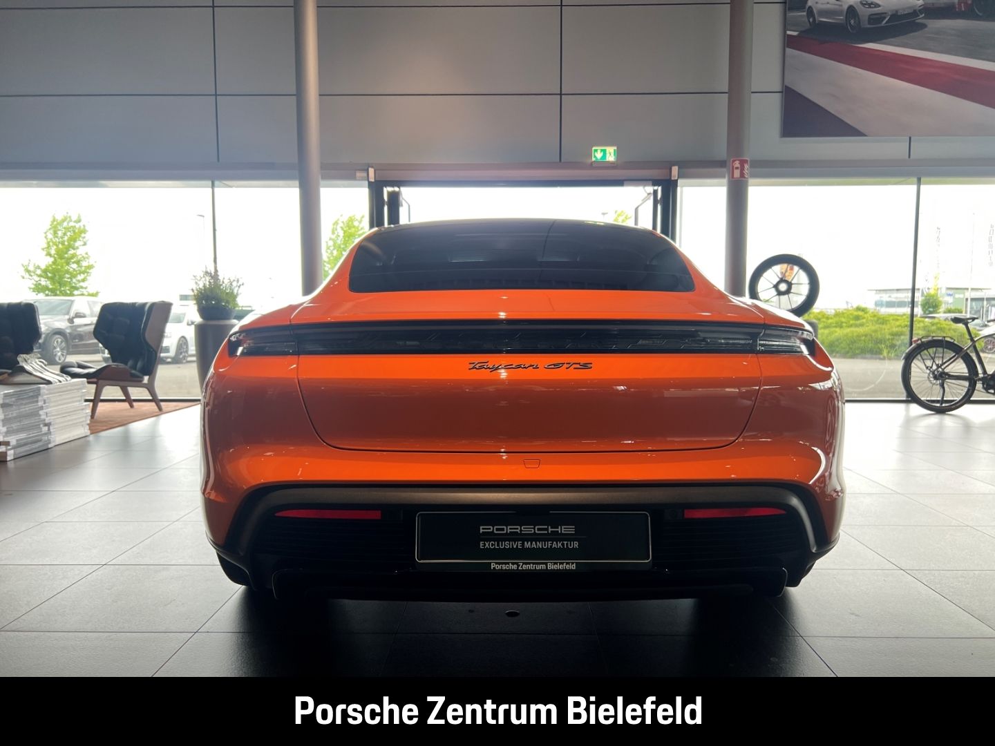 Porsche Taycan GTS Pastellorange Soft-Close SurroundView