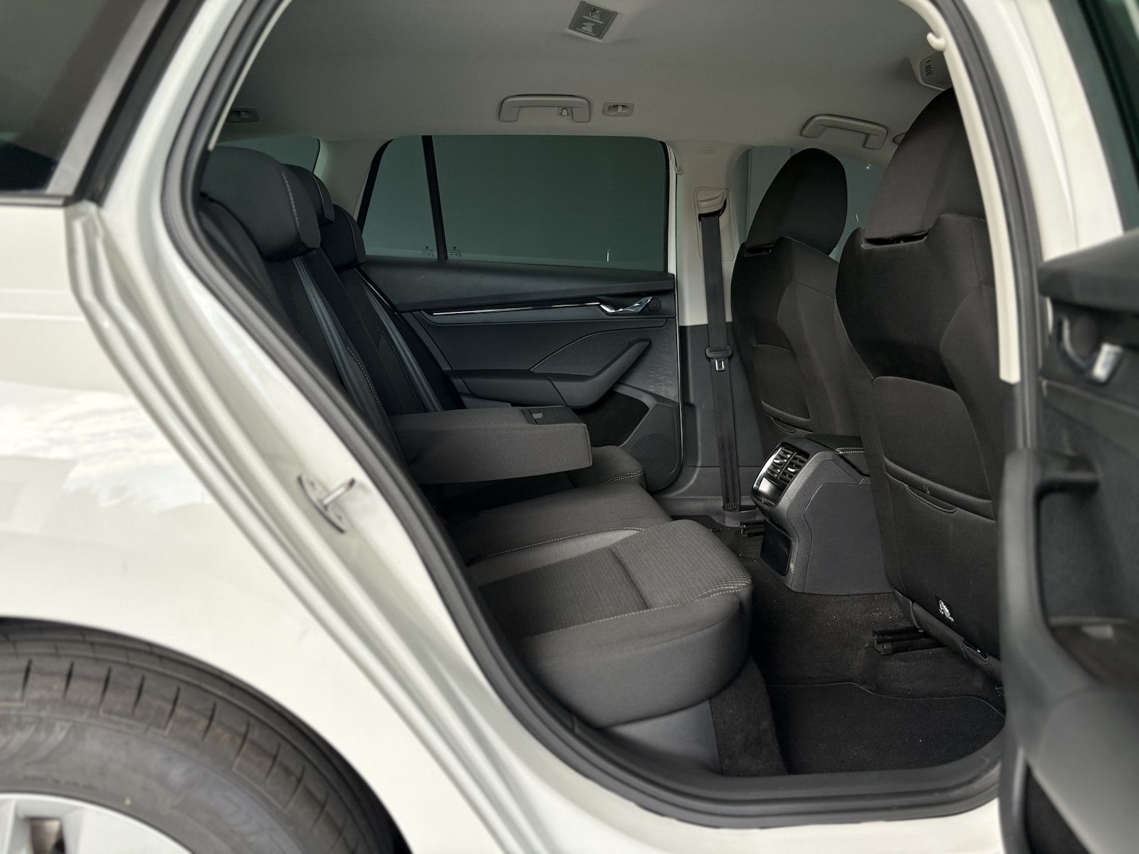 Skoda Octavia 2.0 TDI Ambition - Samsaru's Car Outlet