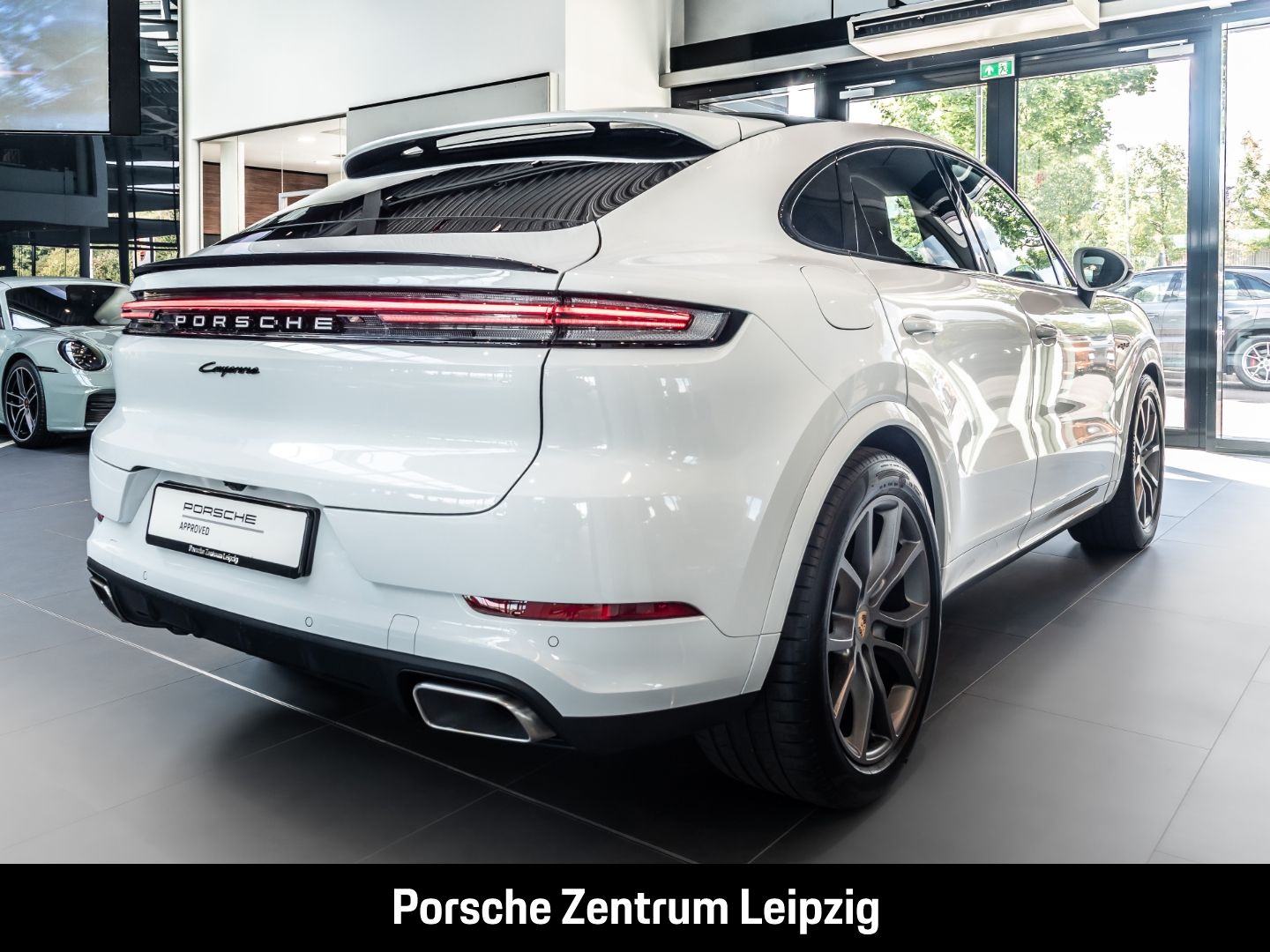 Porsche Cayenne E-Hybrid Coupe SportDesign HD-Matrix Inn