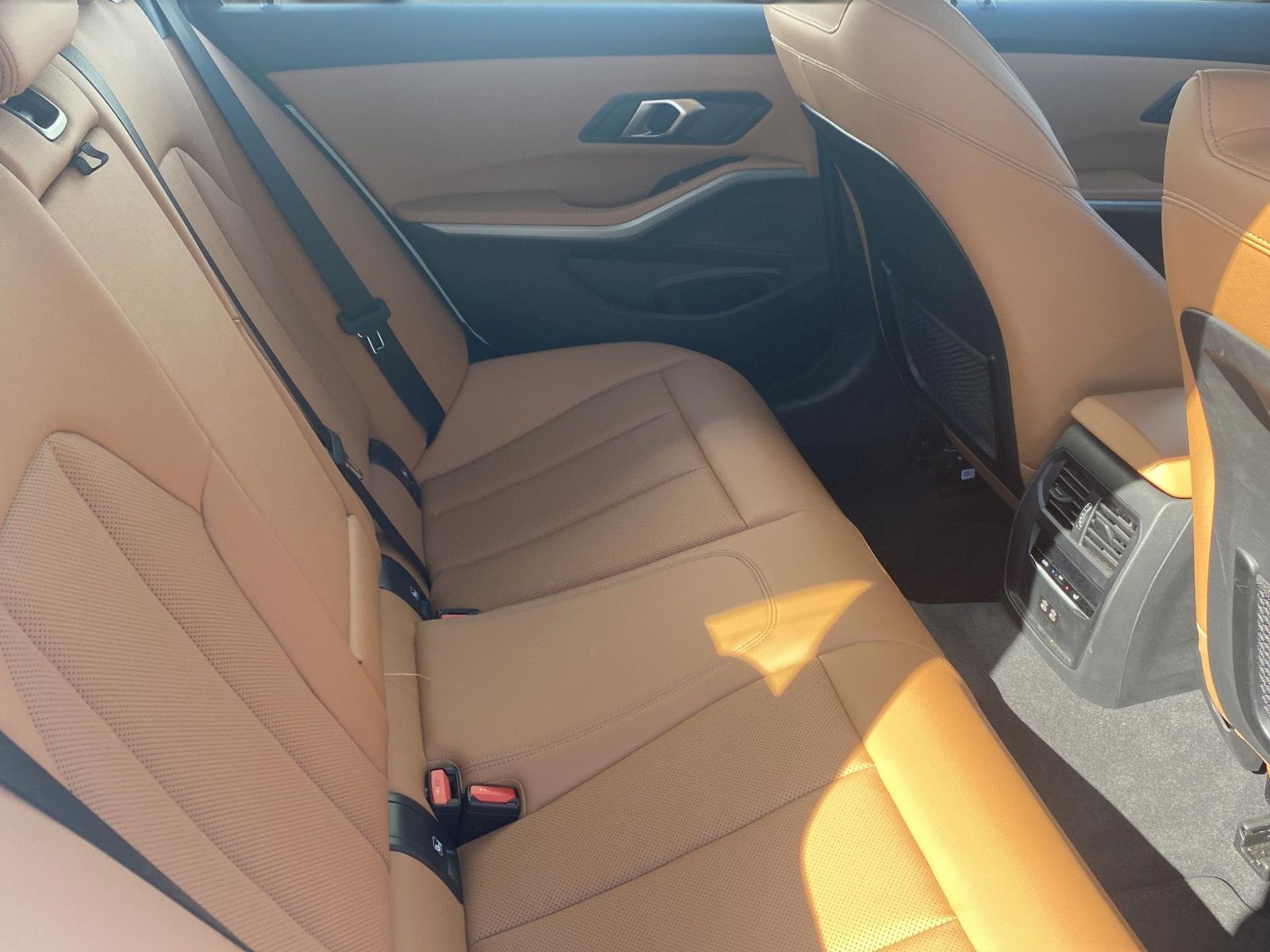 BMW 330 e - Samsaru's Car Outlet