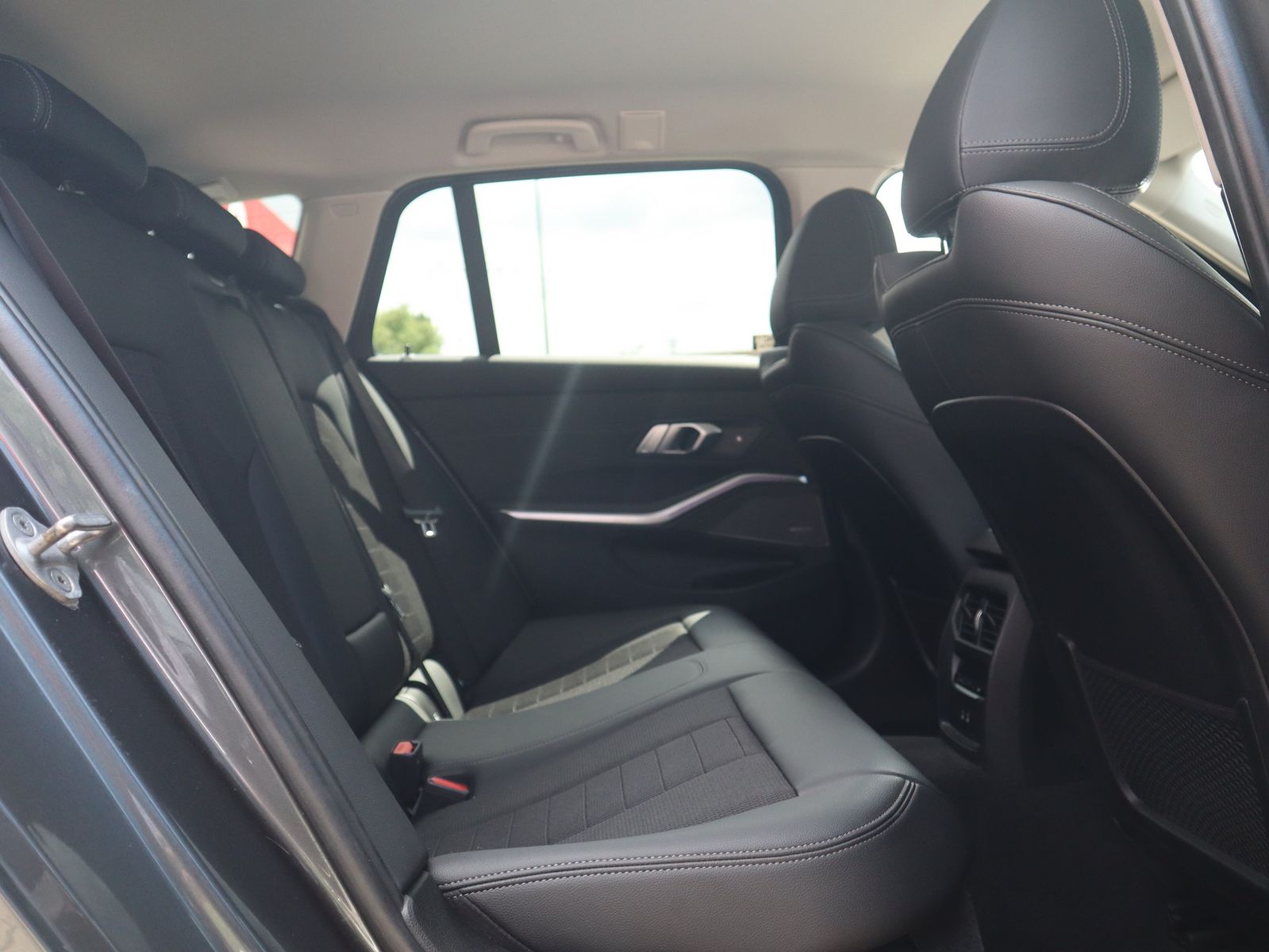 BMW 330e Touring Sport Line - Samsaru's Car Outlet