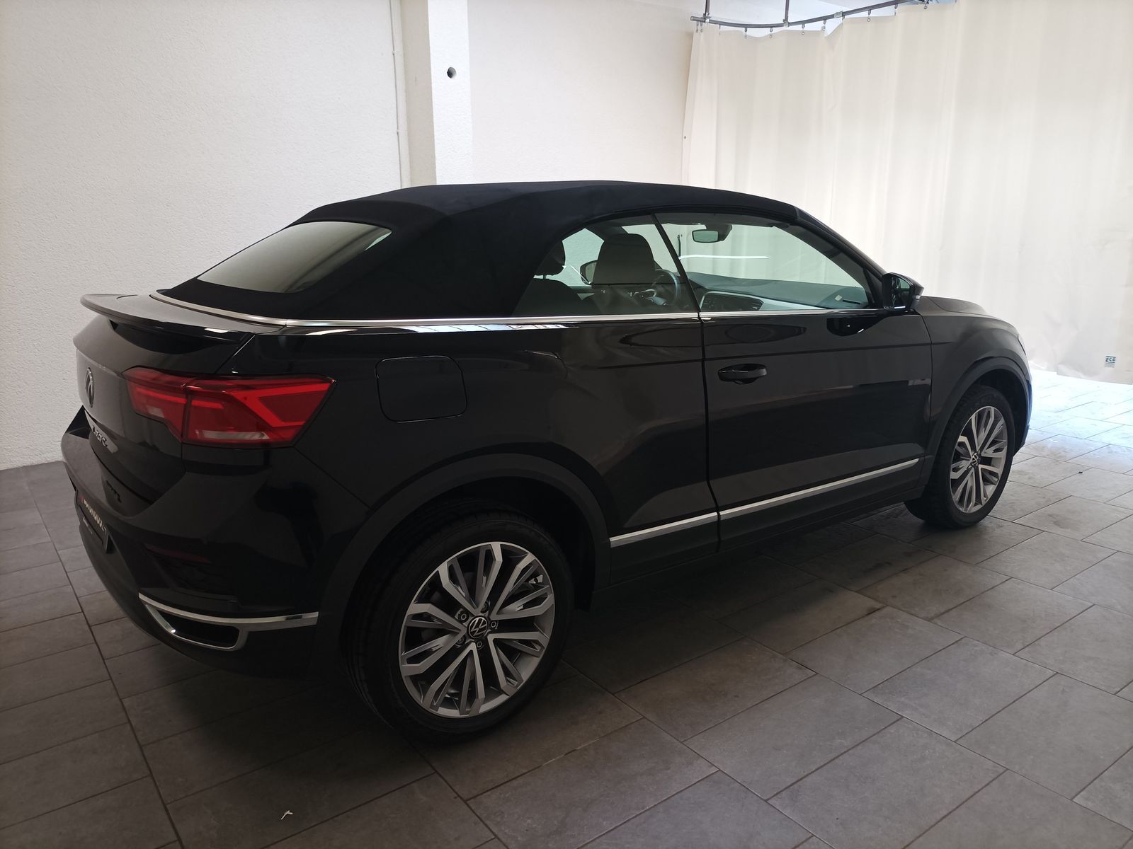 Volkswagen T-Roc 1.5 TSI Style - Samsaru's Car Outlet