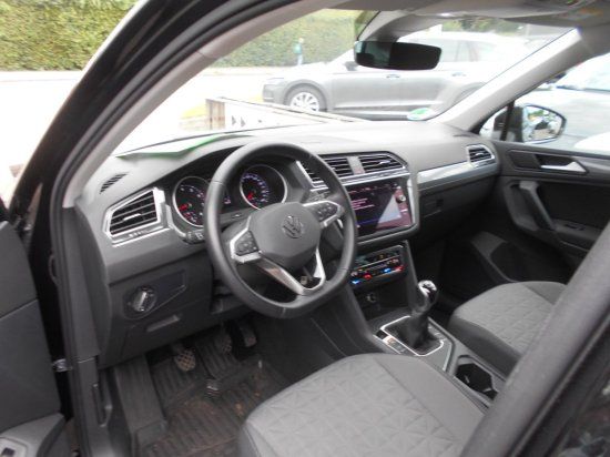 Volkswagen Tiguan 1.5 TSI Life - Samsaru's Car Outlet