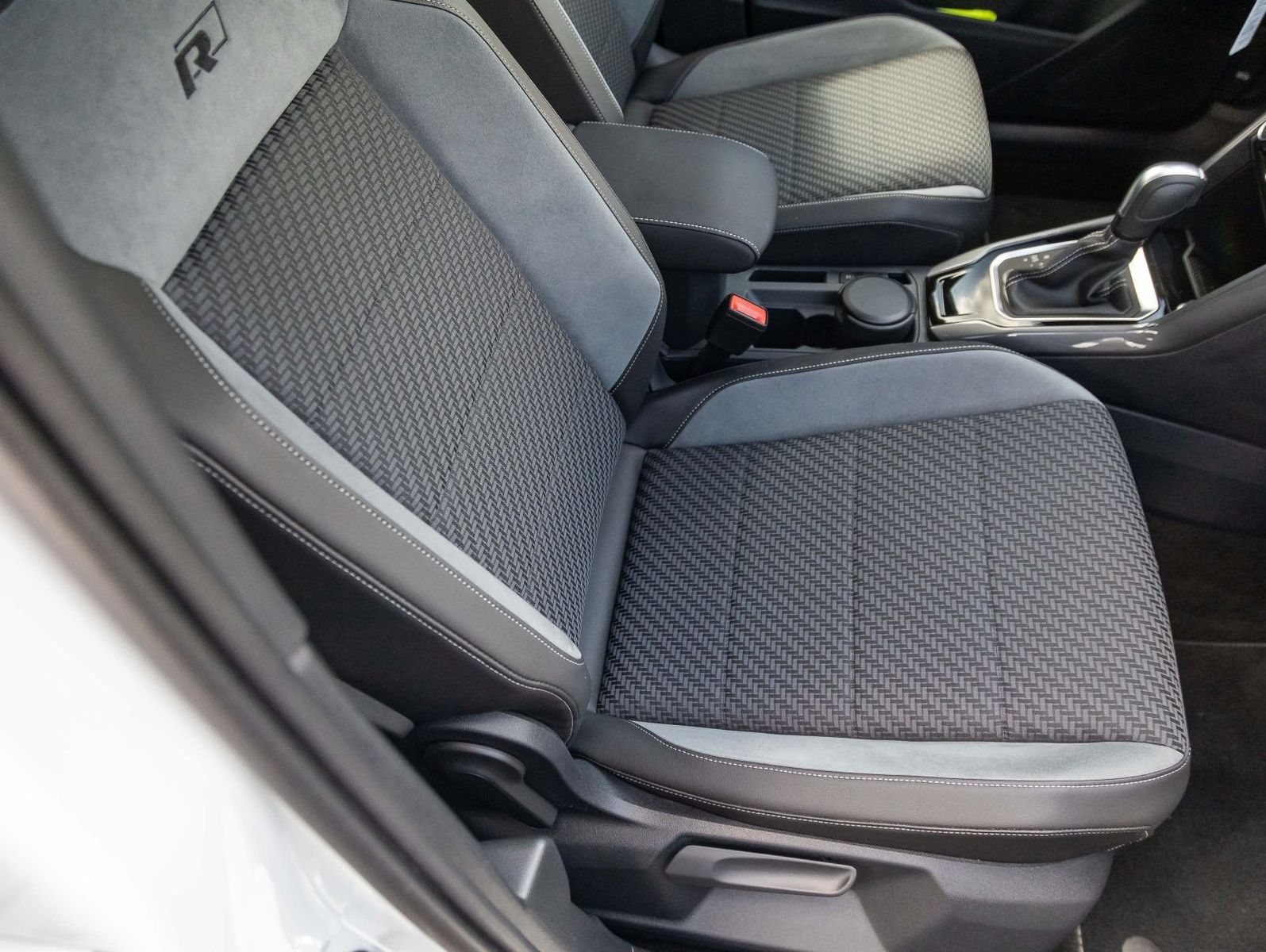 Volkswagen T-Roc 1.5 TSI Sport DSG - Samsaru's Car Outlet