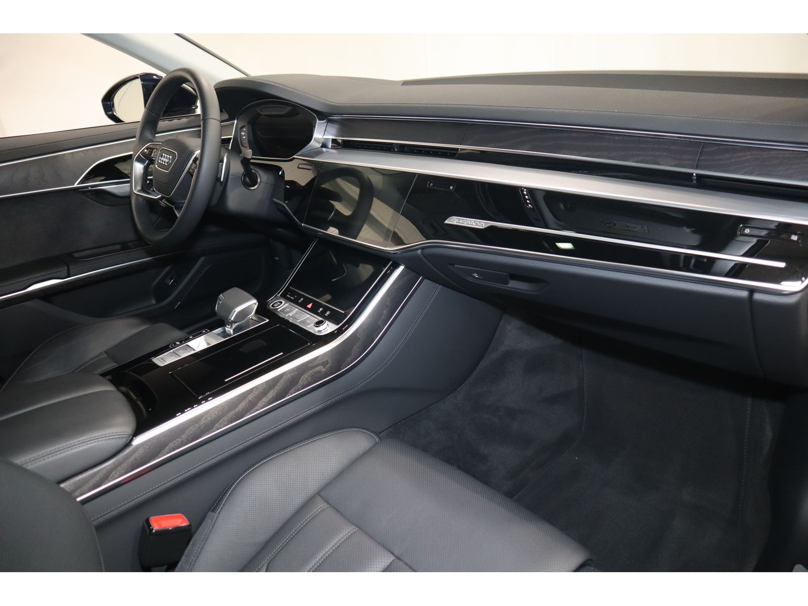 Audi A8 Lang 60 TFSI e quattro - Samsaru's Car Outlet