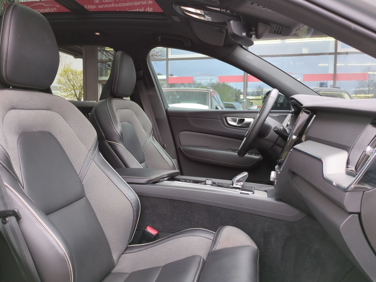 Volvo XC60 R Design Recharge T6 AWD Leder Panodach Nav