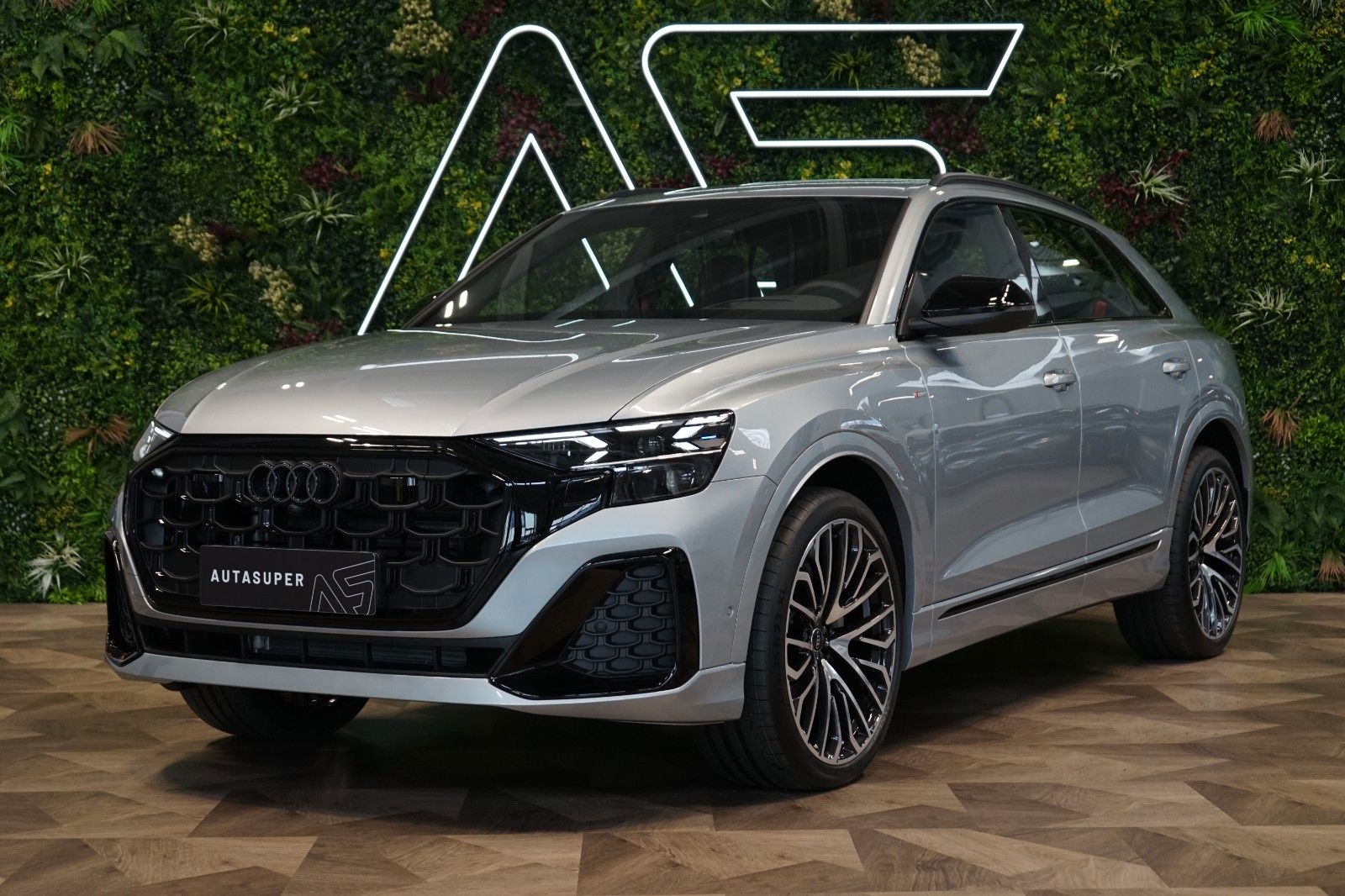 Audi Q8 50 TDI S-LINE - Samsaru's Car Outlet