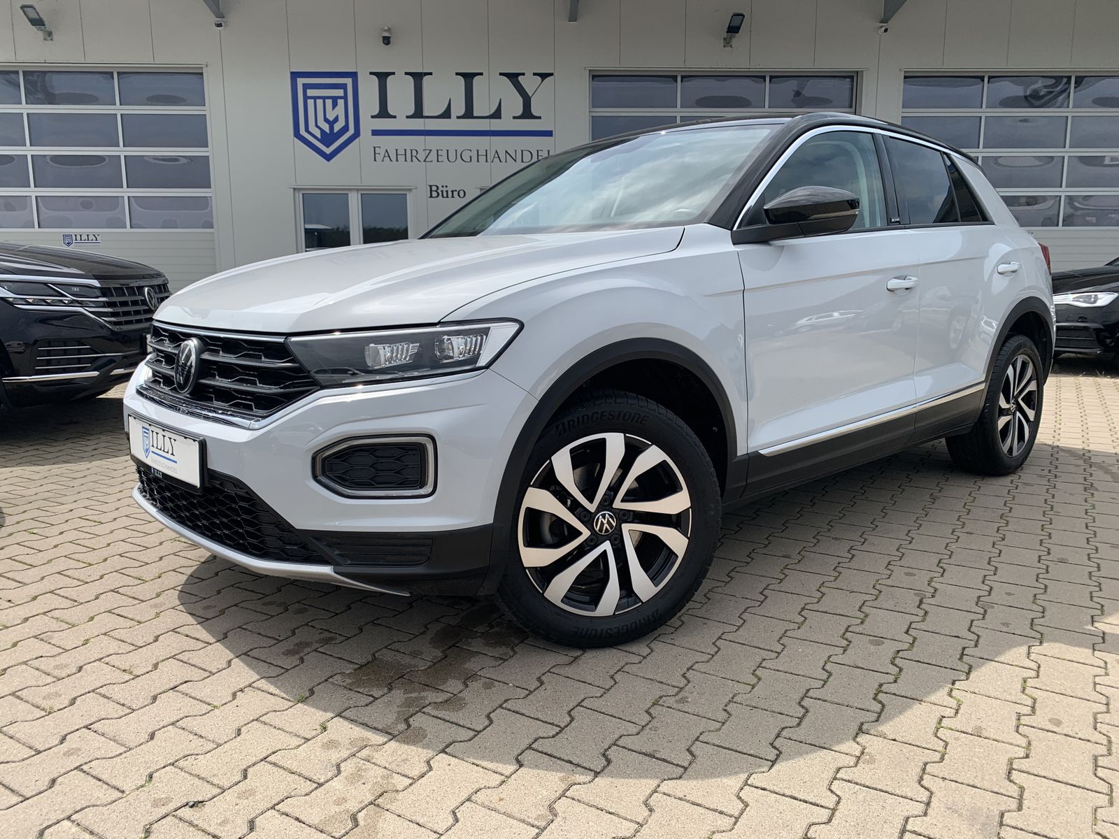 Volkswagen T-Roc 1.5 TSI Active - Samsaru's Car Outlet