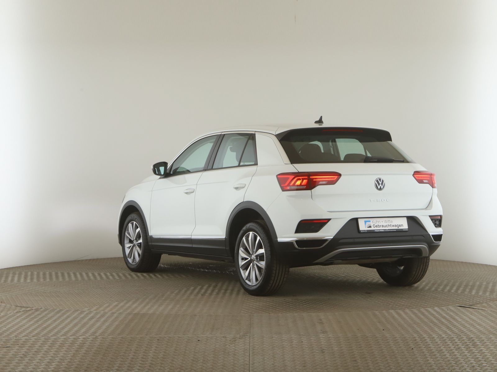 Volkswagen T-Roc 2.0 TDI Style - Samsaru's Car Outlet
