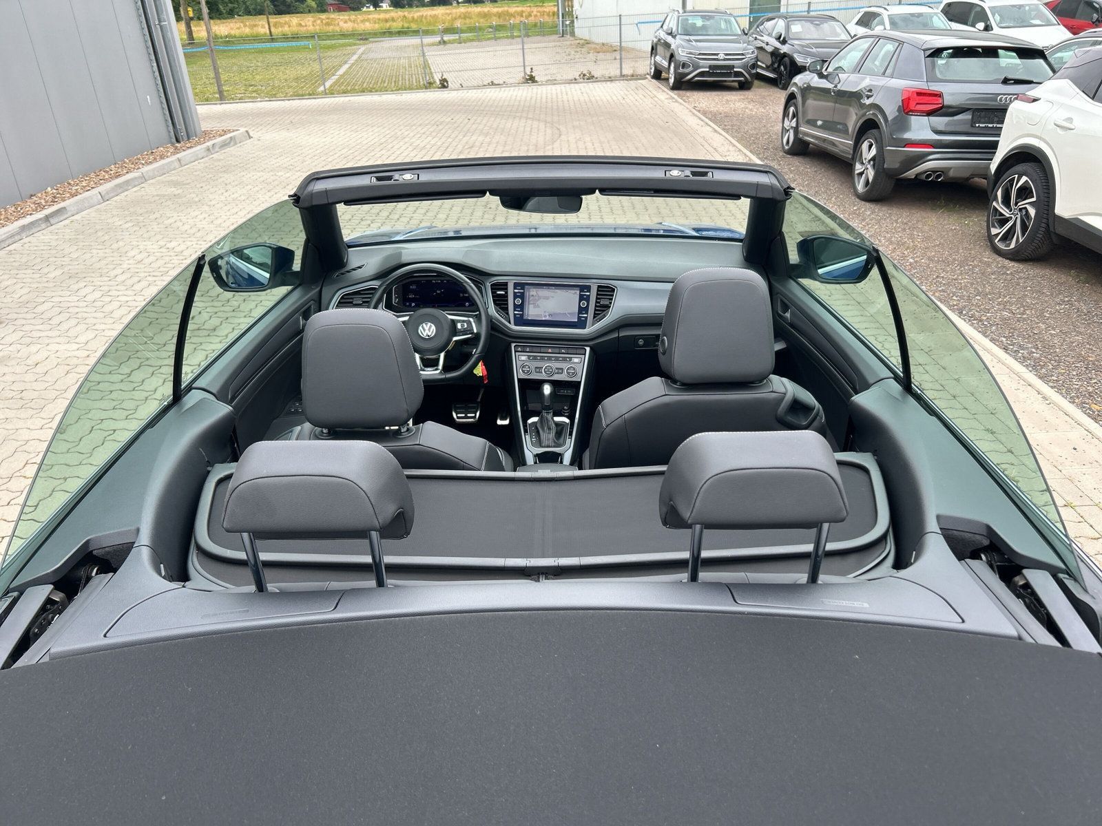 Volkswagen T-Roc R-LINE - Samsaru's Car Outlet