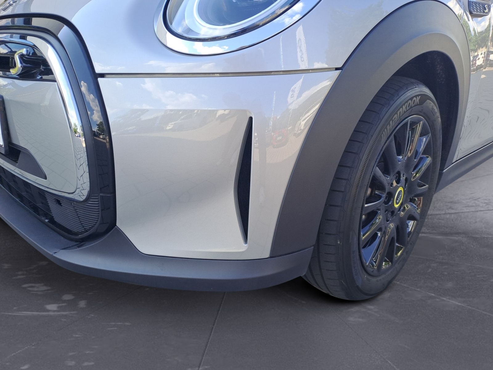 MINI Cooper SE Classic - Samsaru's Car Outlet