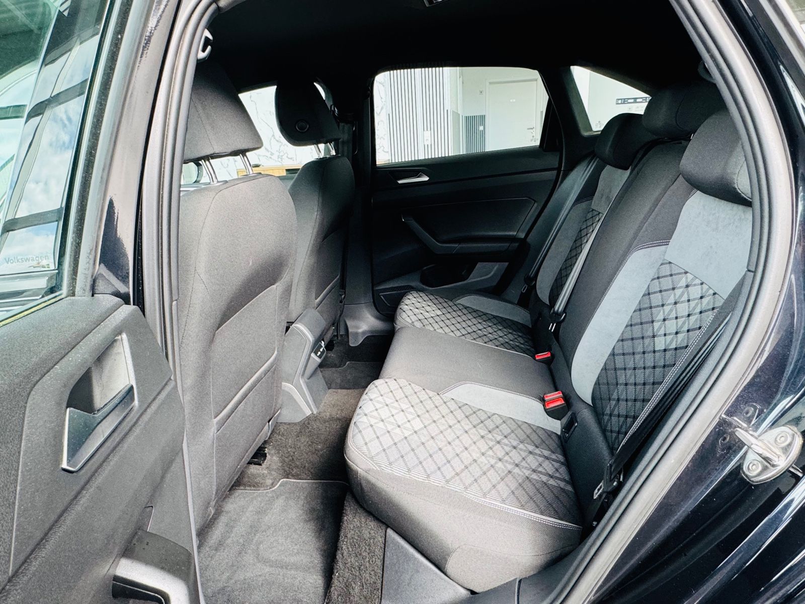 Volkswagen Taigo R-Line 1.5 TSI - Samsaru's Car Outlet
