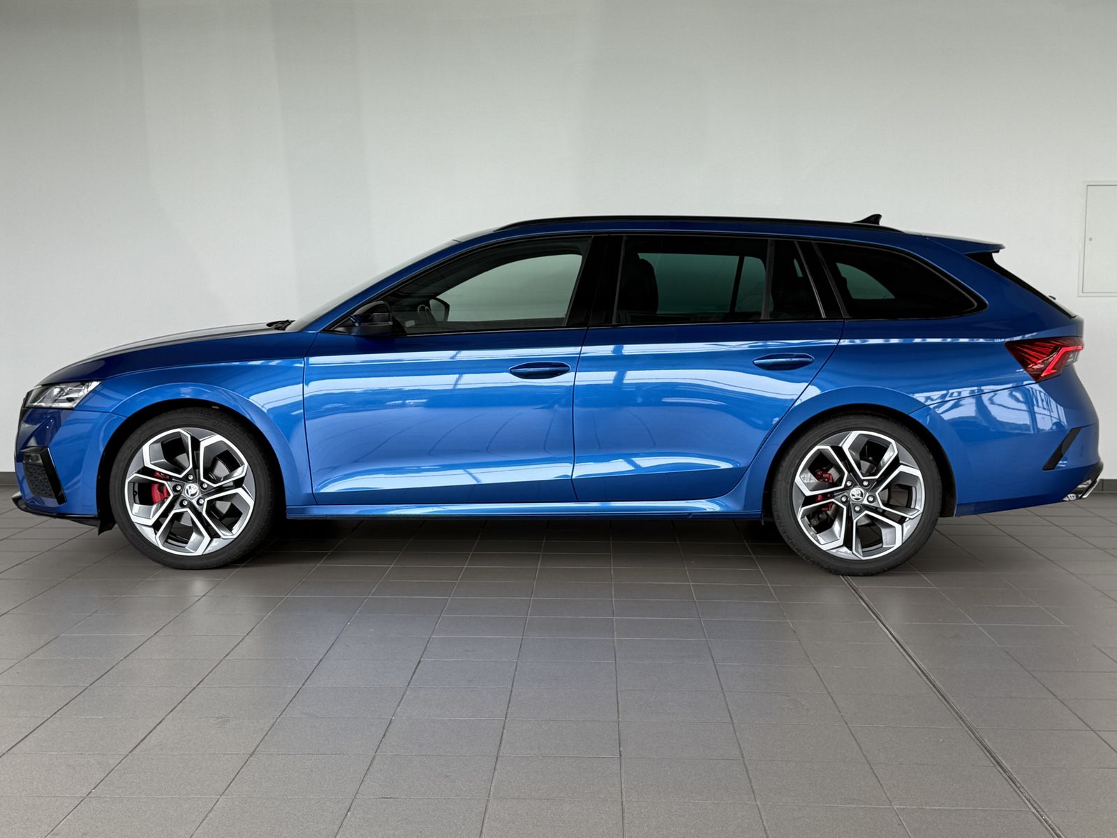 Skoda Octavia Combi RS - Samsaru's Car Outlet
