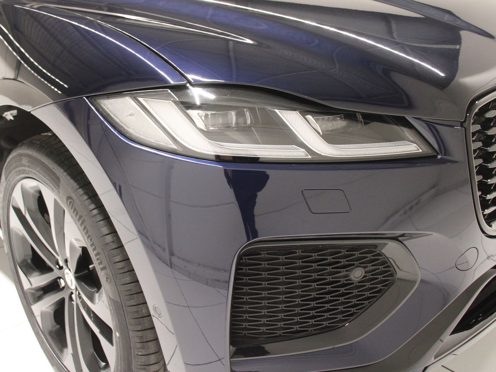 Jaguar F-Pace D300 R-Dynamic HSE AWD inkl. Winterkomple