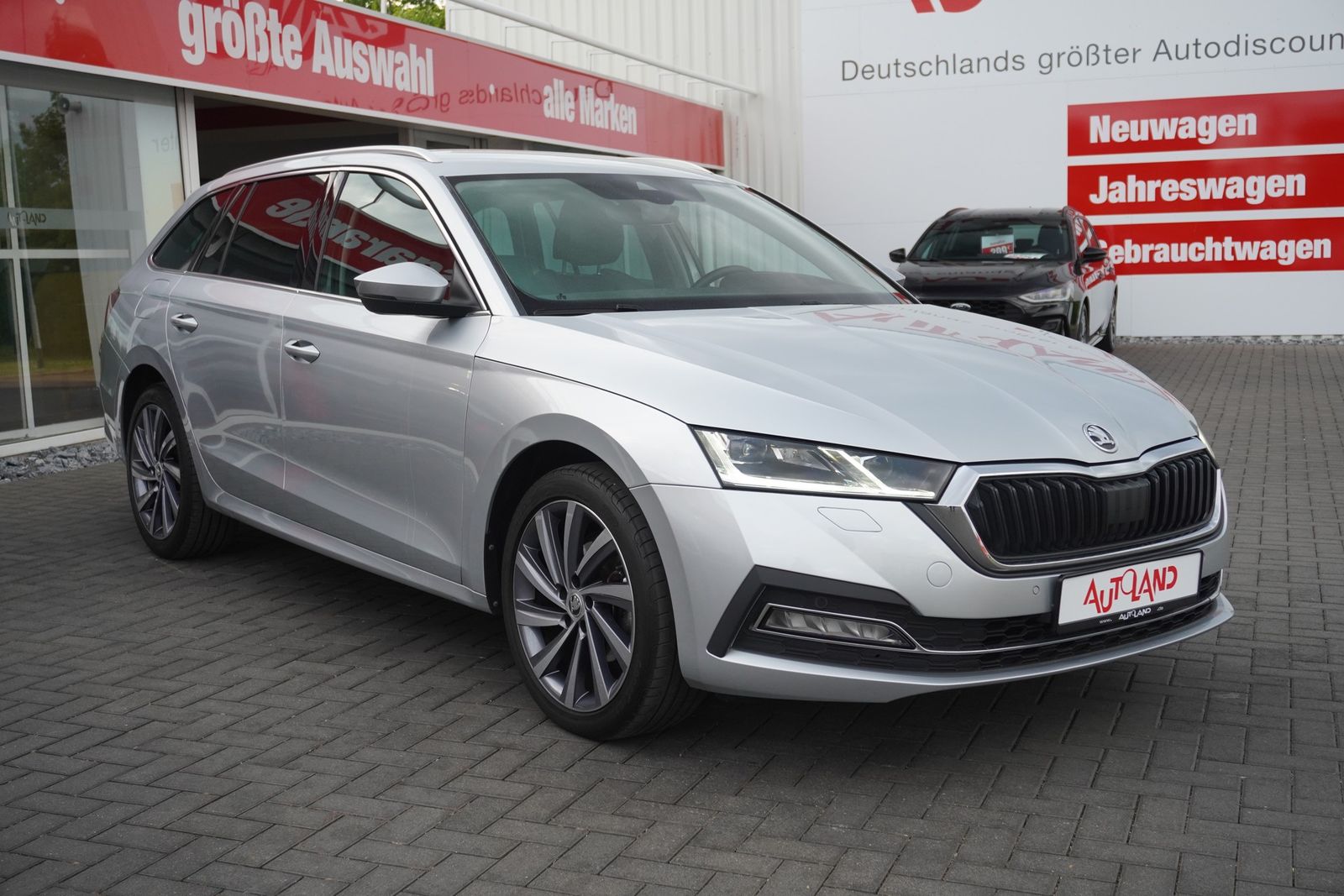 Skoda Octavia Combi 2.0 TDI Style - Samsaru's Car Outlet