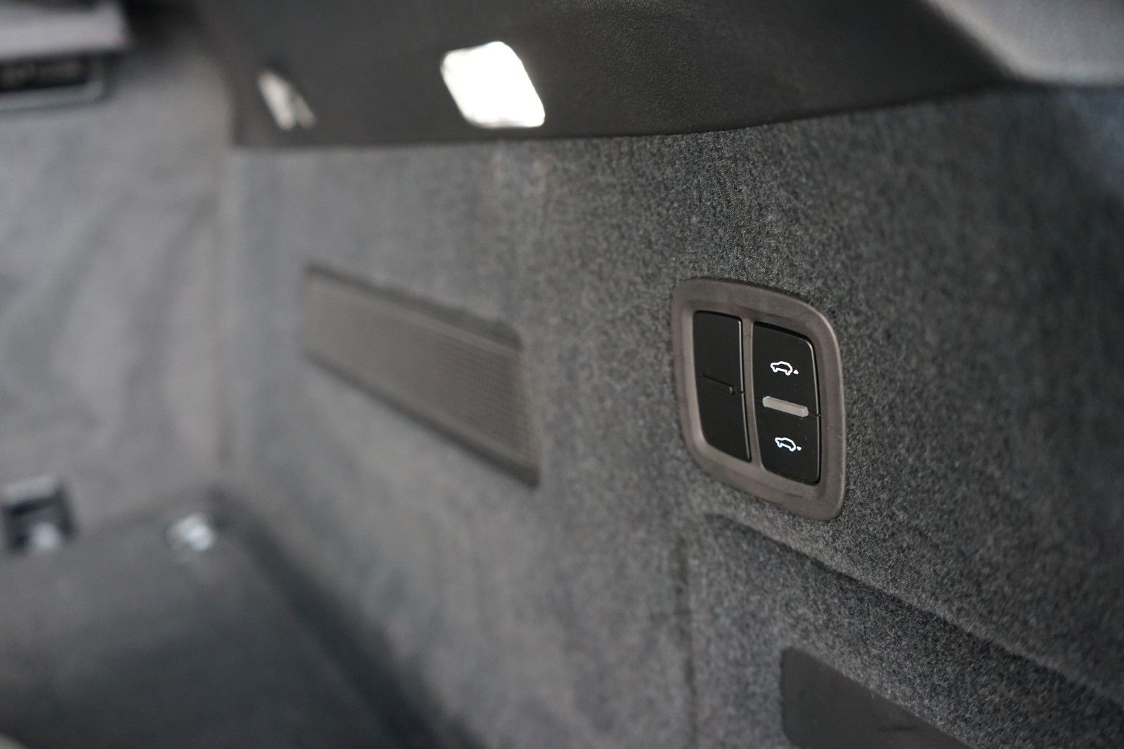 Porsche Cayenne Coupe E-Hybrid/P-Display/HeadUp/PDCC/MEG