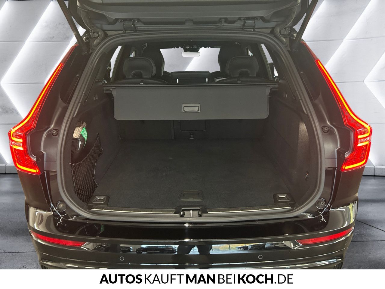 Volvo XC60 B5 AWD PlusDark ACC BLIS AHK VLED 4xSHz H&K