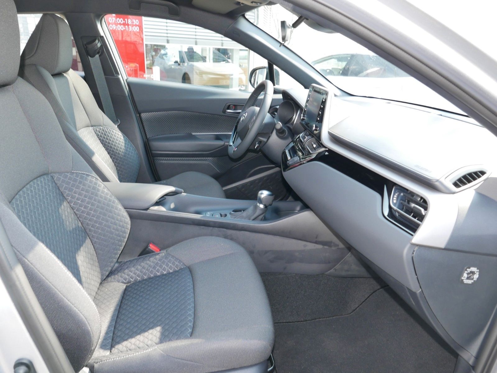 Toyota C-HR Hybrid Flow - Samsaru's Car Outlet