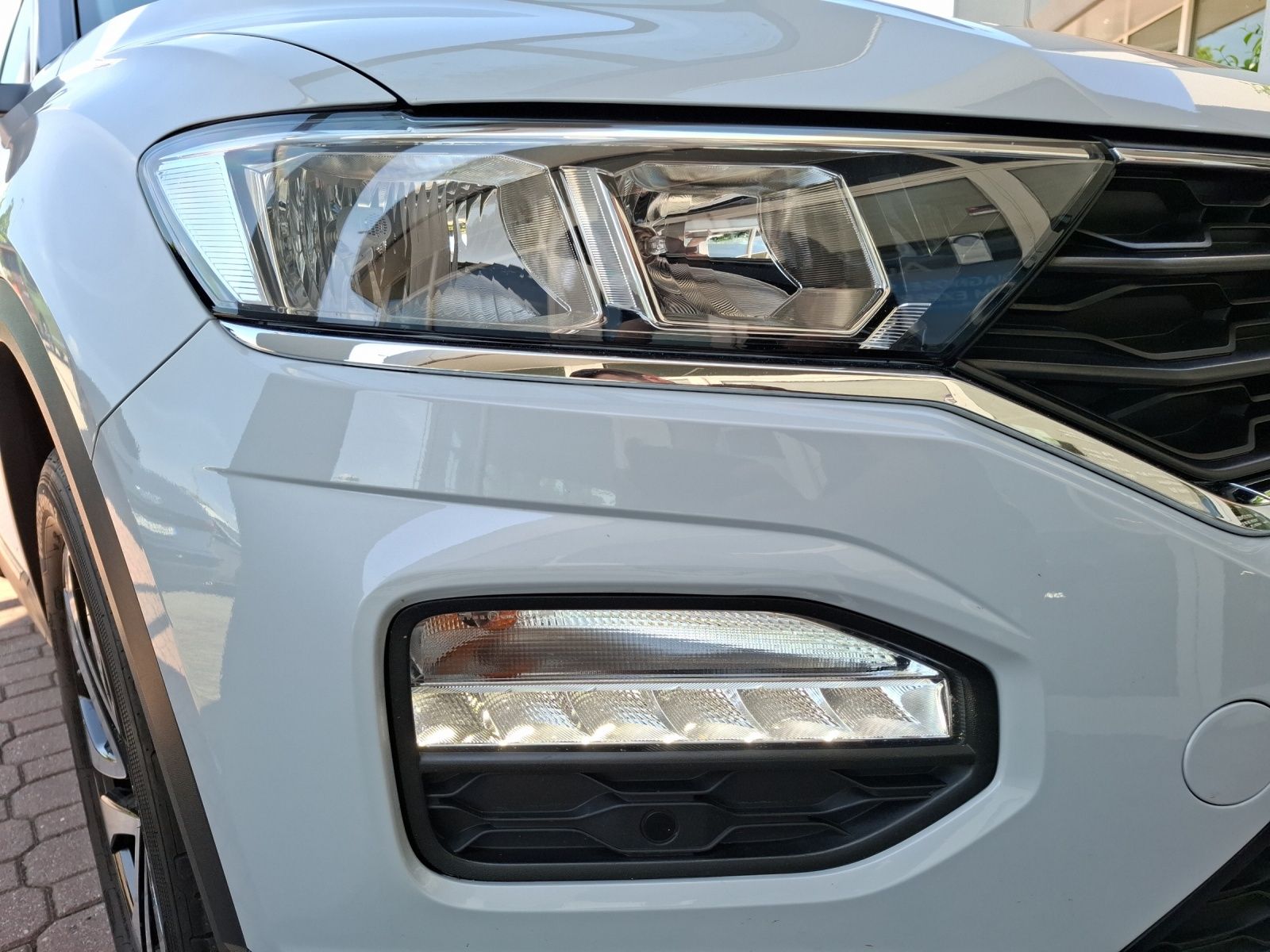 Volkswagen T-Roc TSI Active DSG - Samsaru's Car Outlet