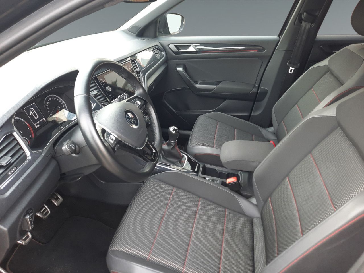 Volkswagen T-Roc 1.5 TSI Sport - Samsaru's Car Outlet
