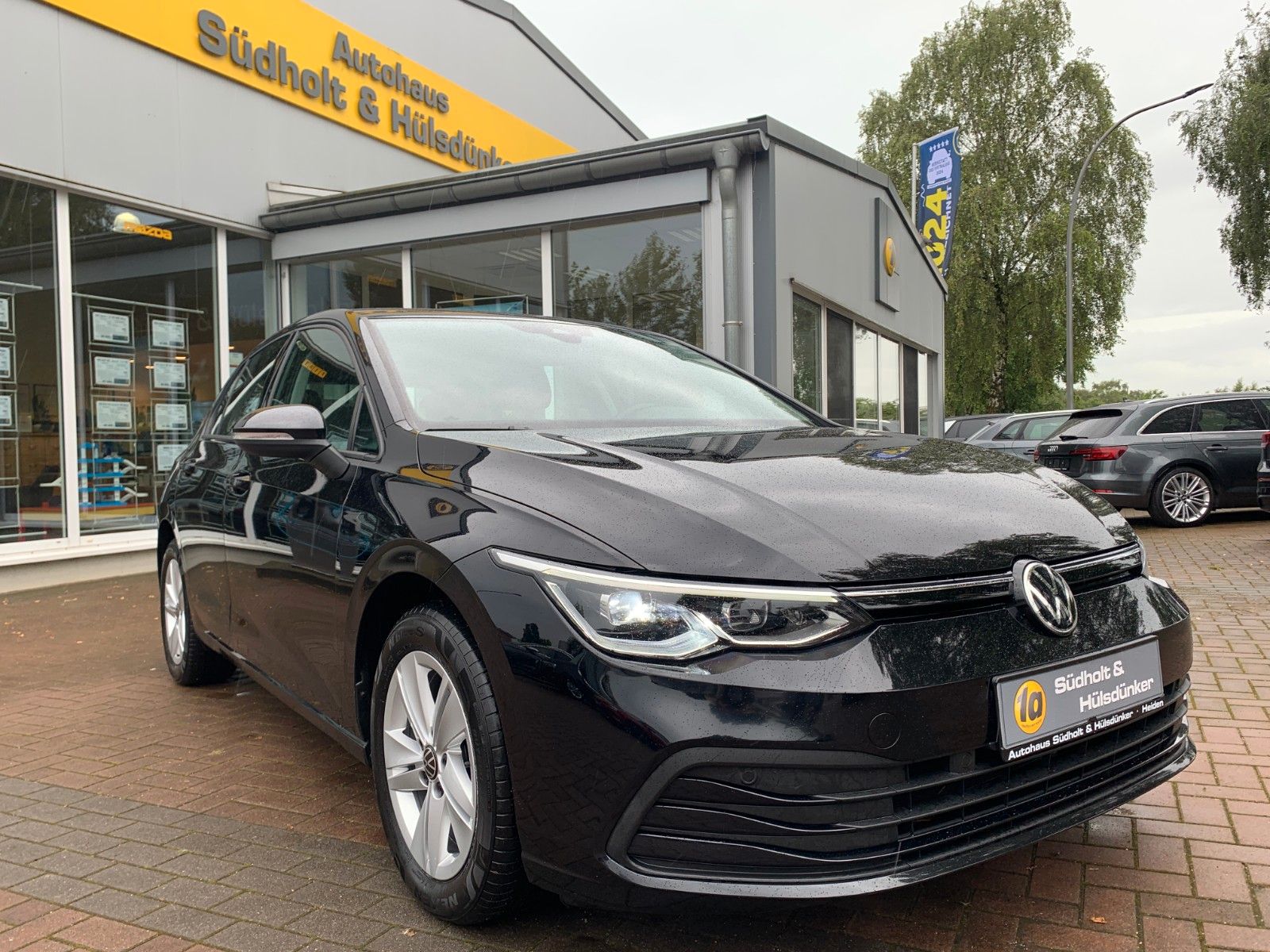 Volkswagen Golf Life - Samsaru's Car Outlet