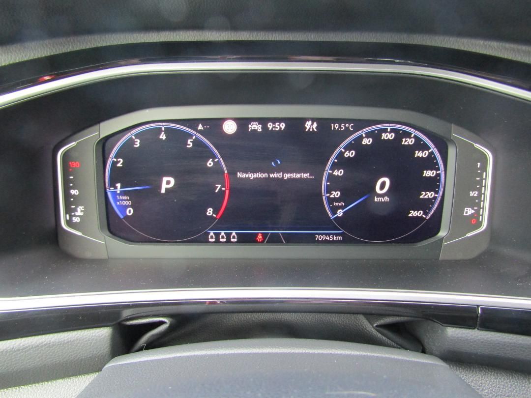 Volkswagen T-ROC R-Line 1.5 TSI DSG - Samsaru's Car Outlet