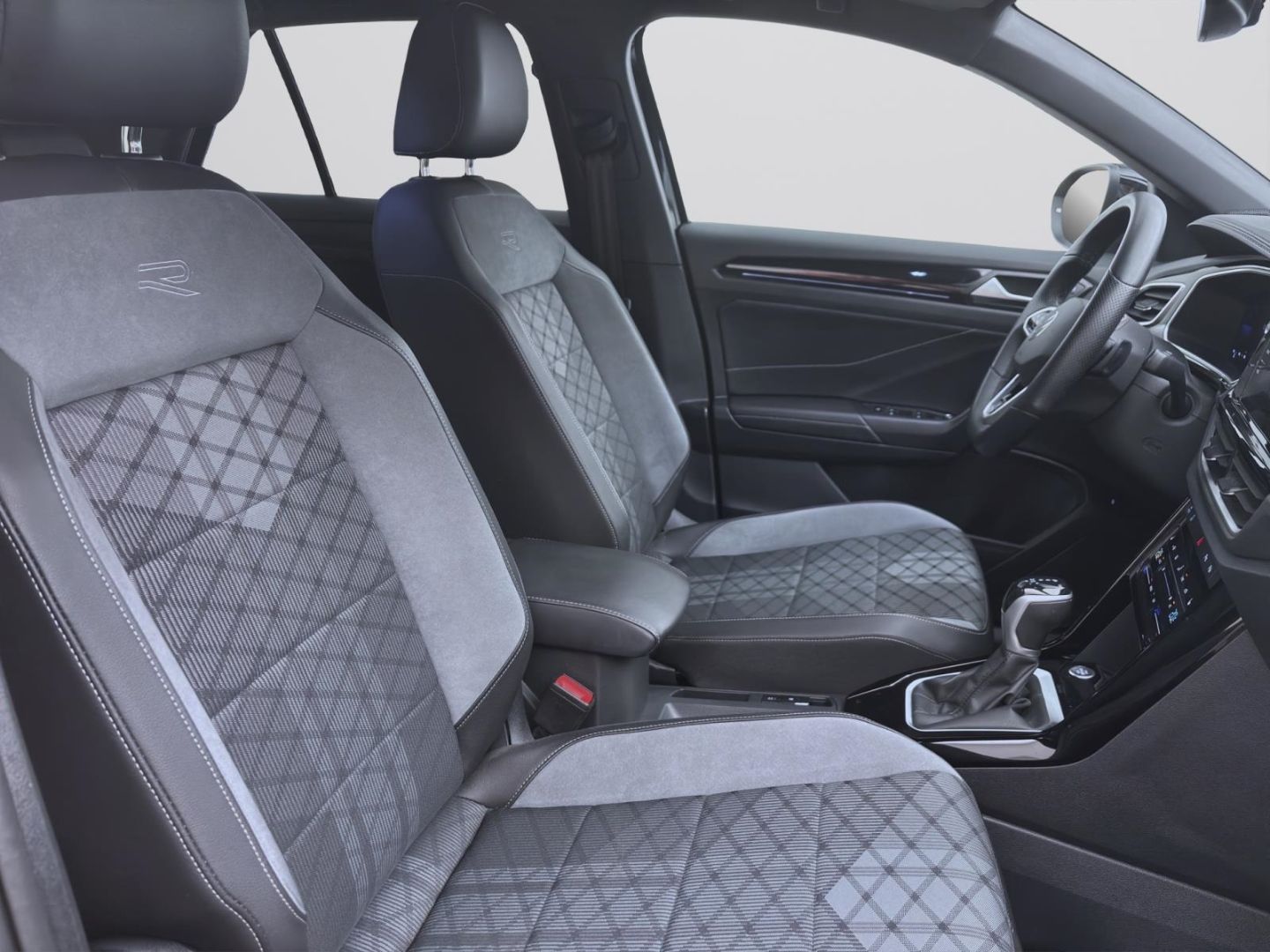 Volkswagen T-Roc 1.5 TSI DSG R-LINE - Samsaru's Car Outlet