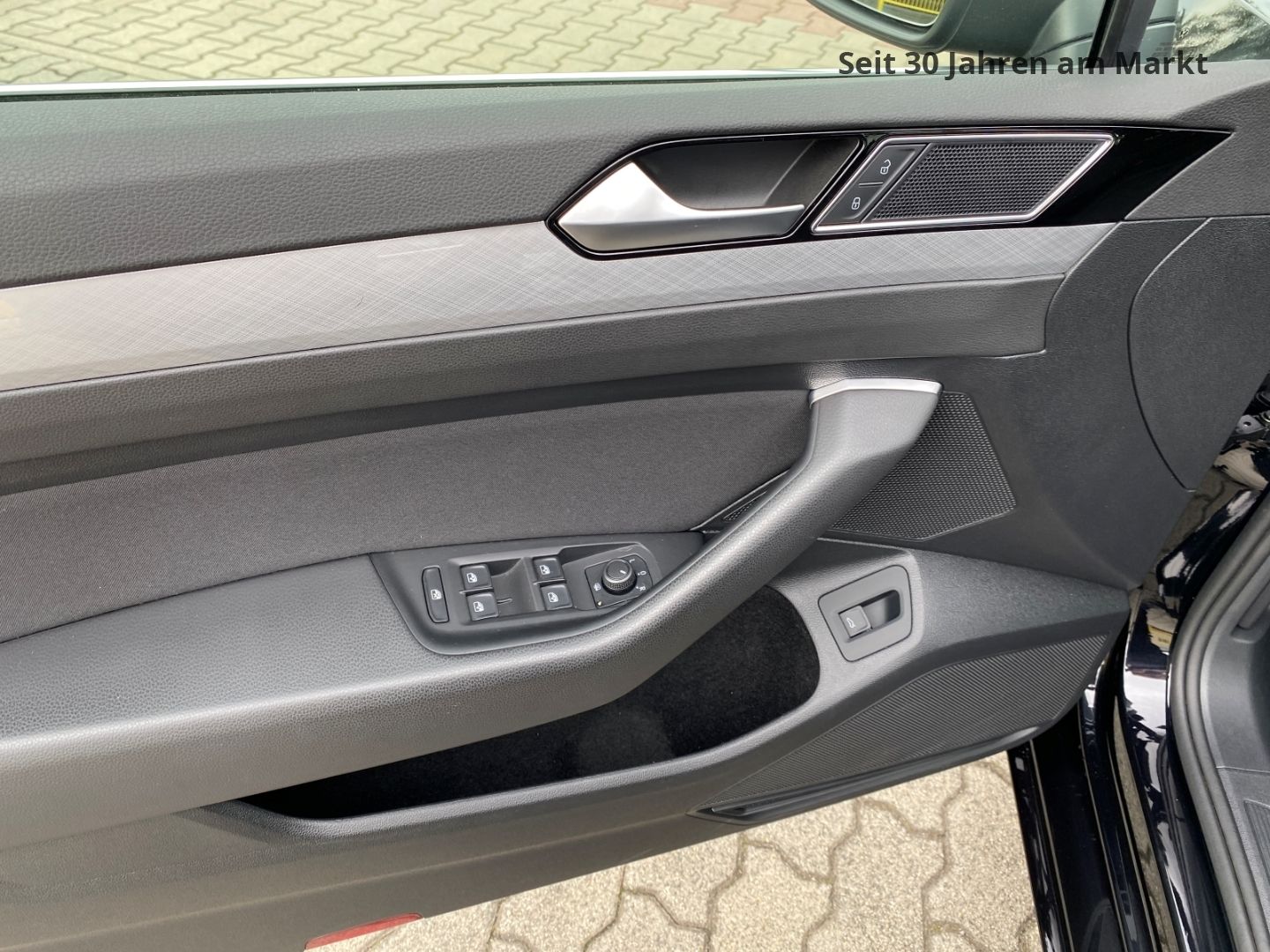 Volkswagen Passat Variant Business 2.0 TDI - Samsaru's Car Outlet