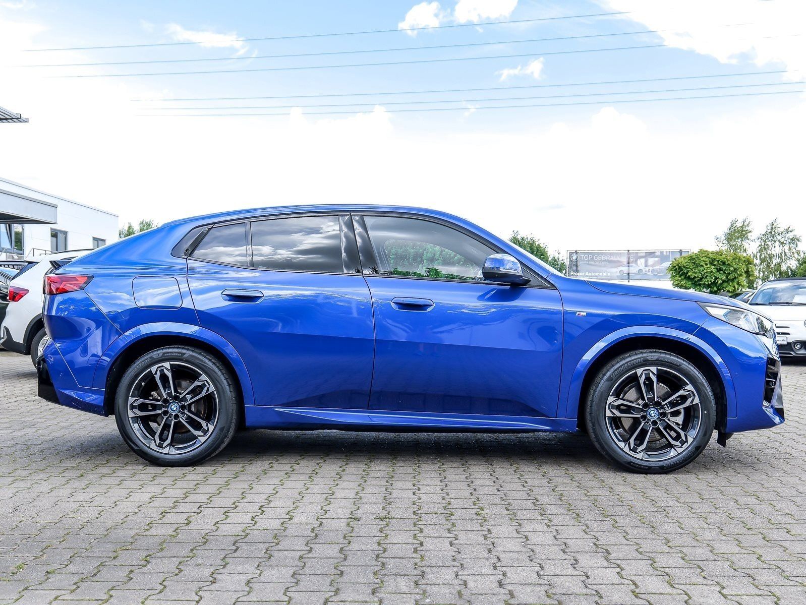 BMW iX2 xDrive30 M-Sportpaket+AHK+HUD+Memory-Sitz+AC