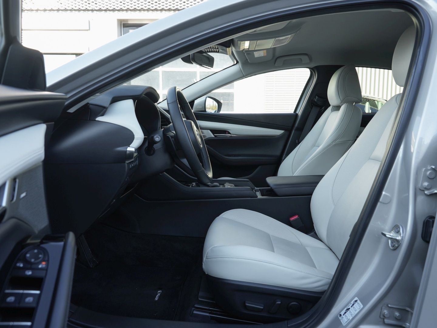 Mazda 3 Fastback Exclusive-Line   BOSE+RFK+PDC+NAVI