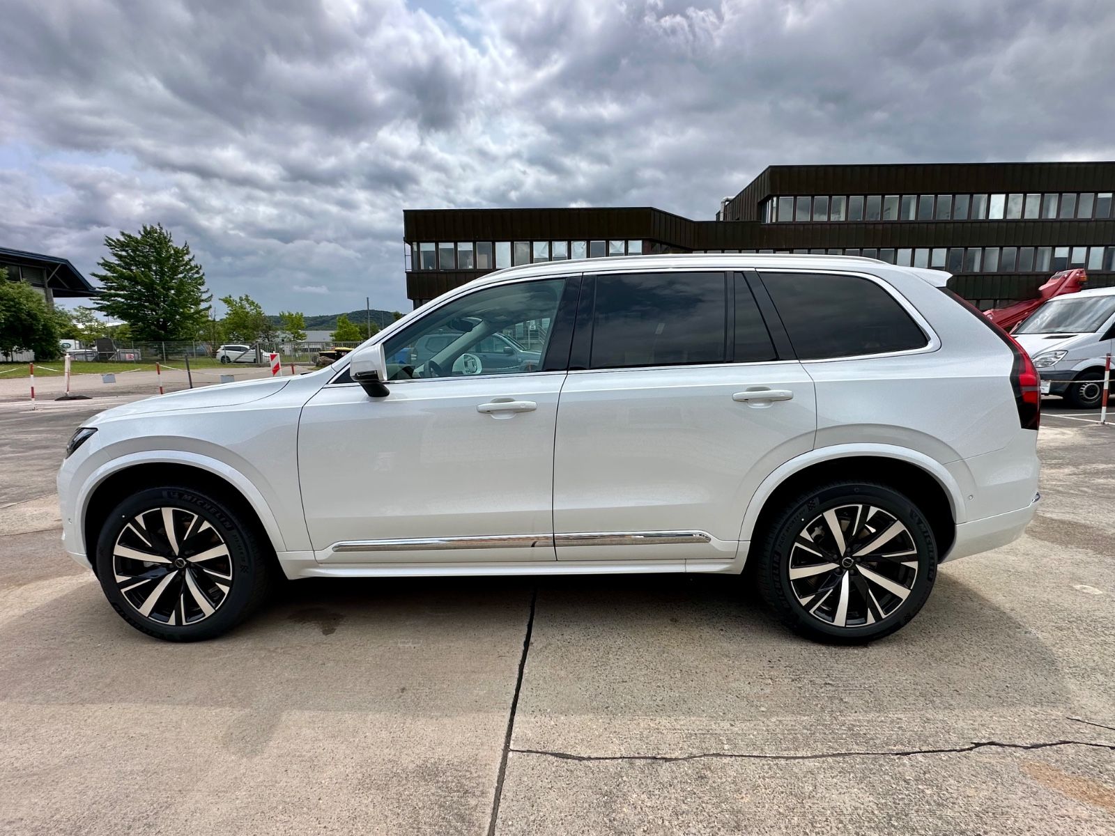 Volvo XC 90 Core AWD - Samsaru's Car Outlet