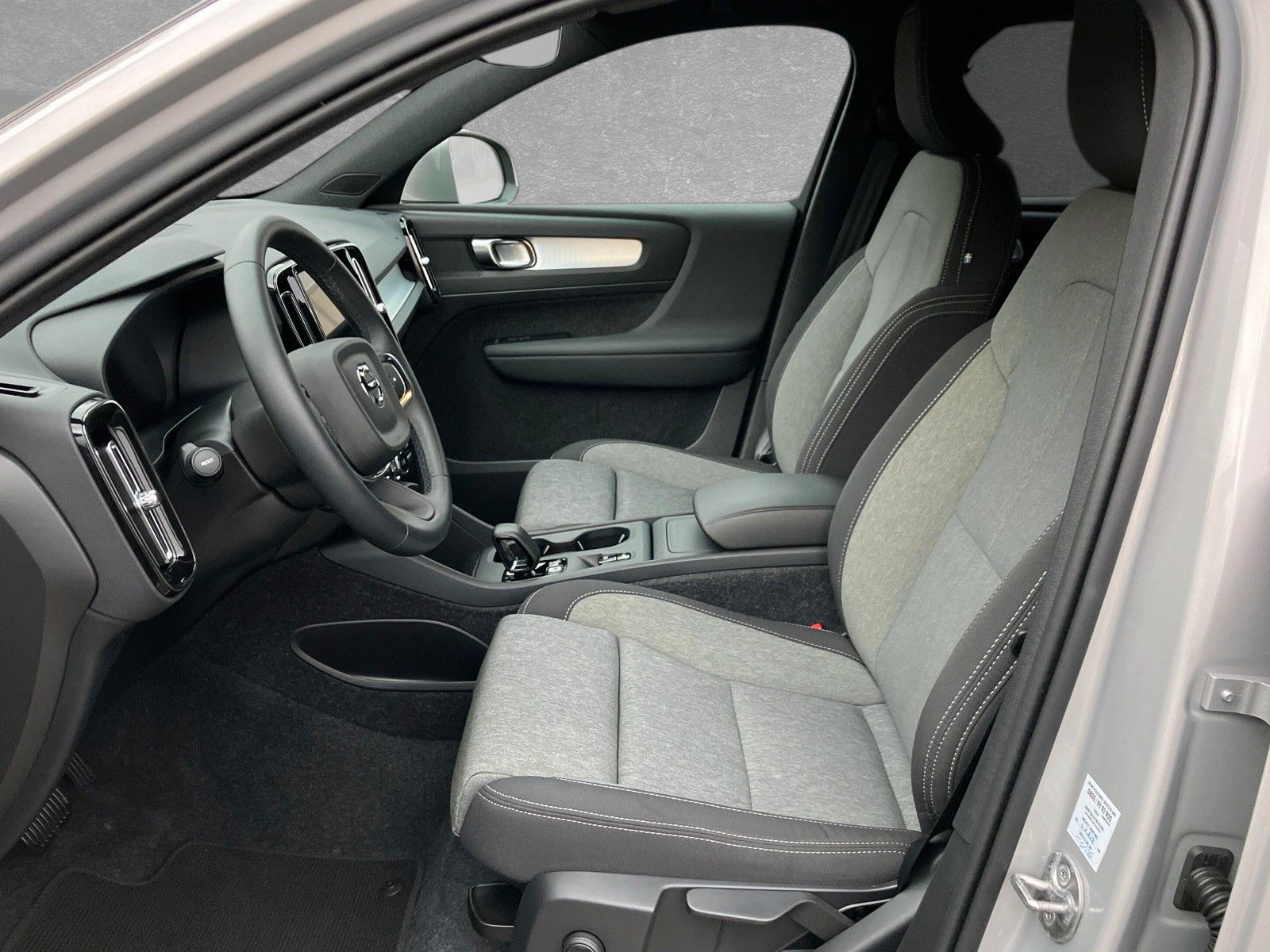 Volvo XC40 B3 Mild-Hybrid Core AHK LED