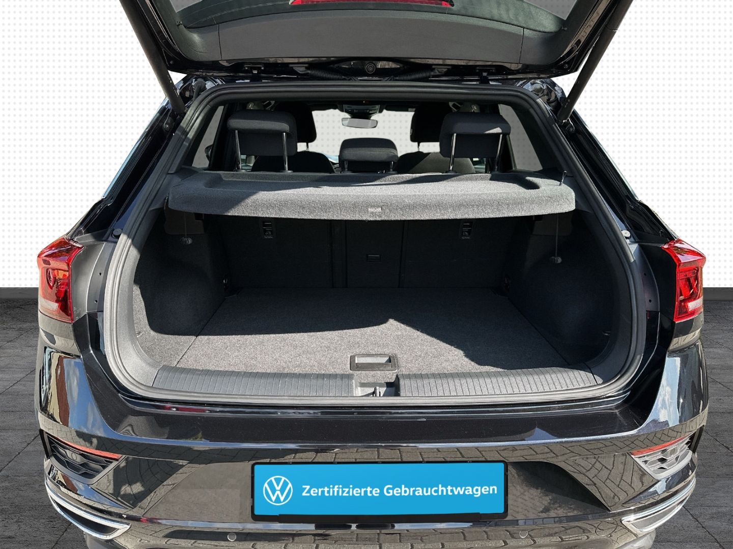 Volkswagen T-Roc 1.5 TSI Sport - Samsaru's Car Outlet